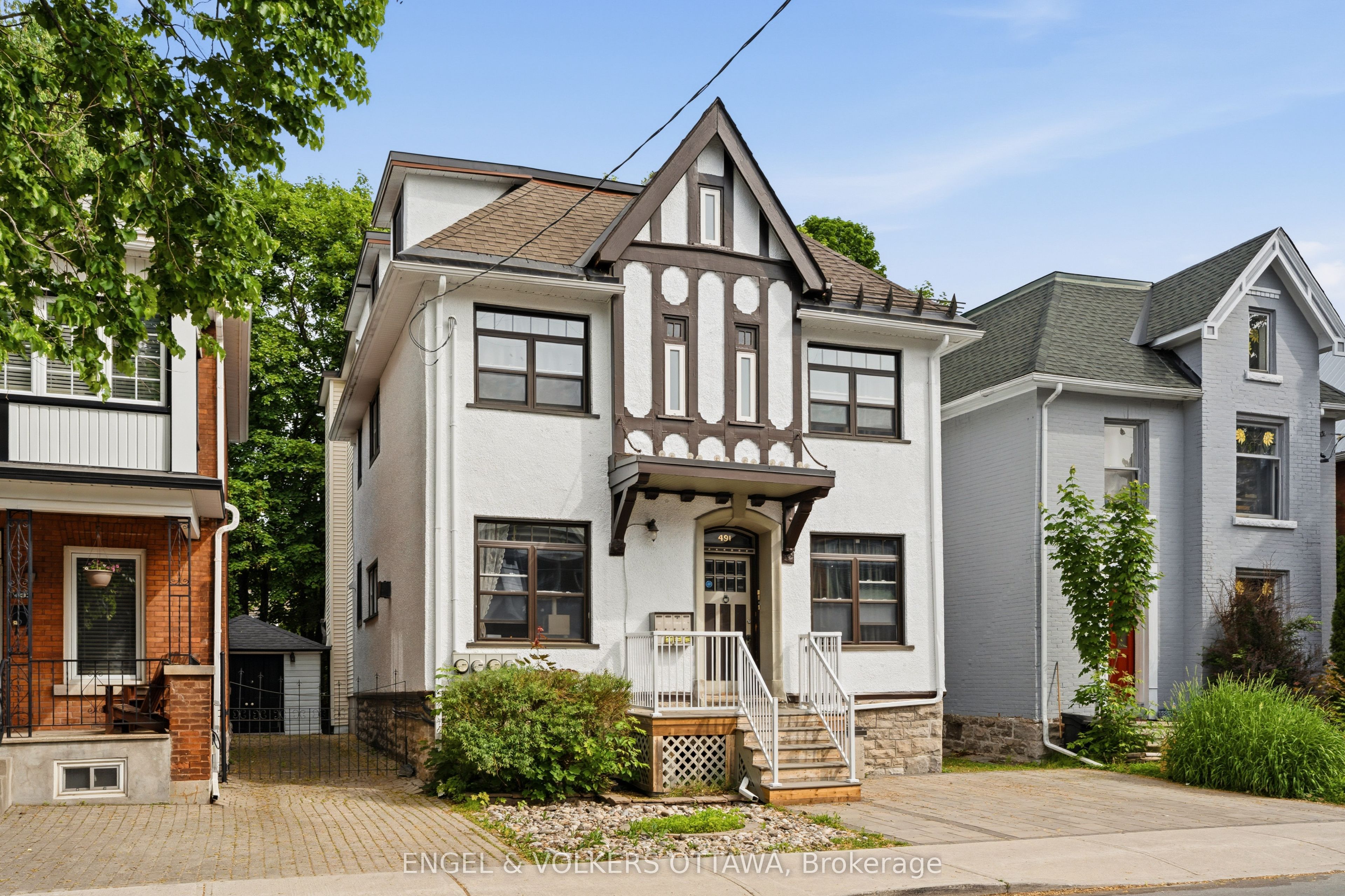 Turnkey Triplex in Centretown!