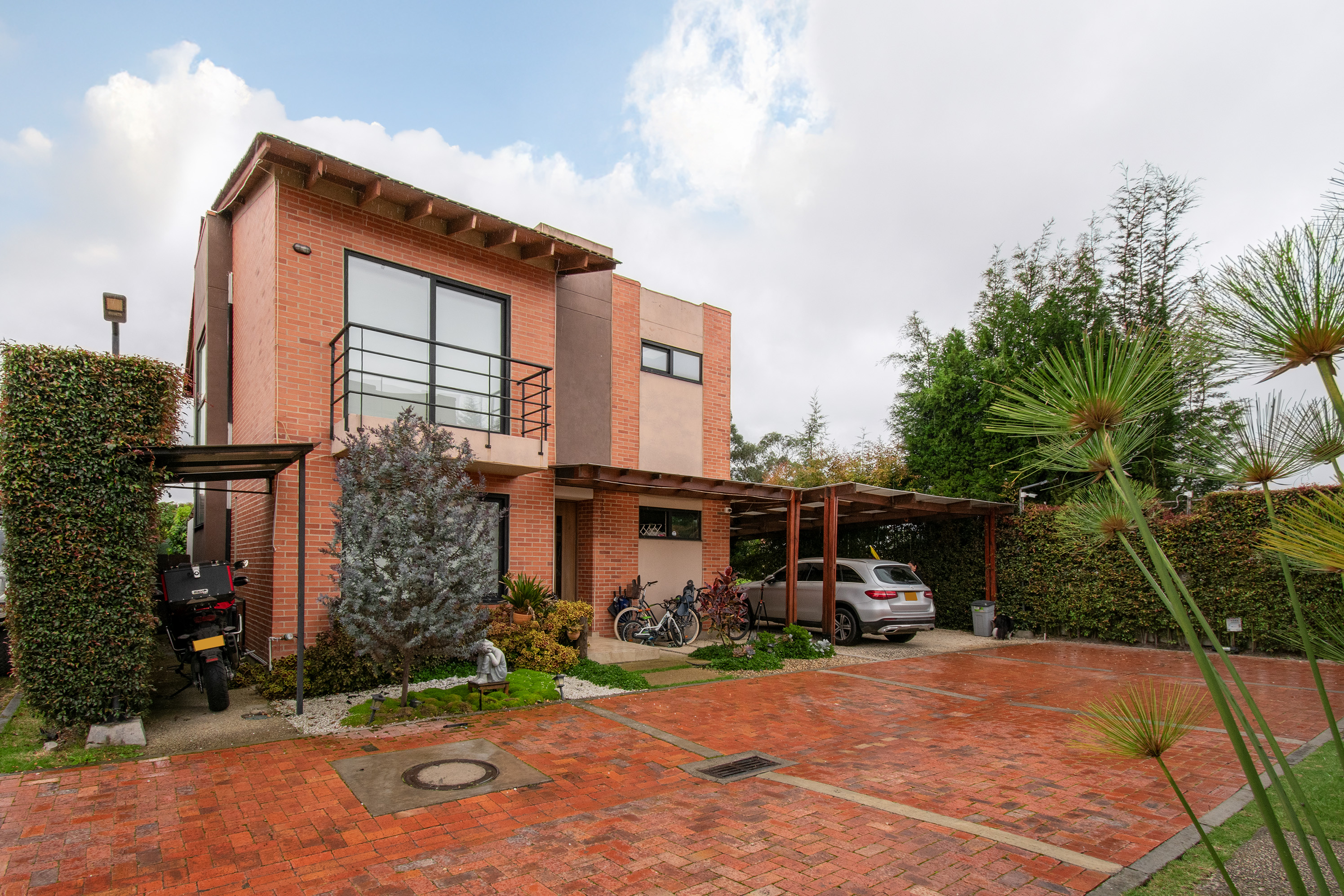Moderna casa en conjunto cerrado para venta en Chía