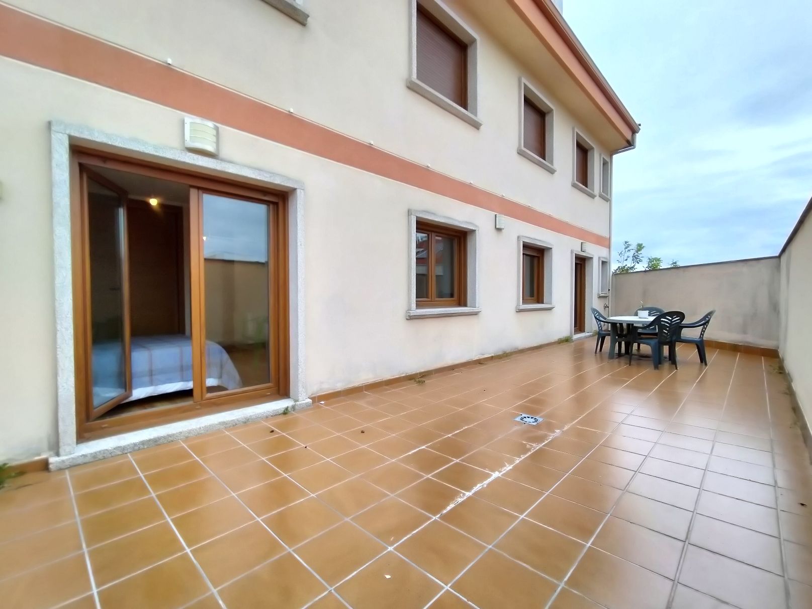 Piso de 3 dormitorios con terraza y garaje en O Grove