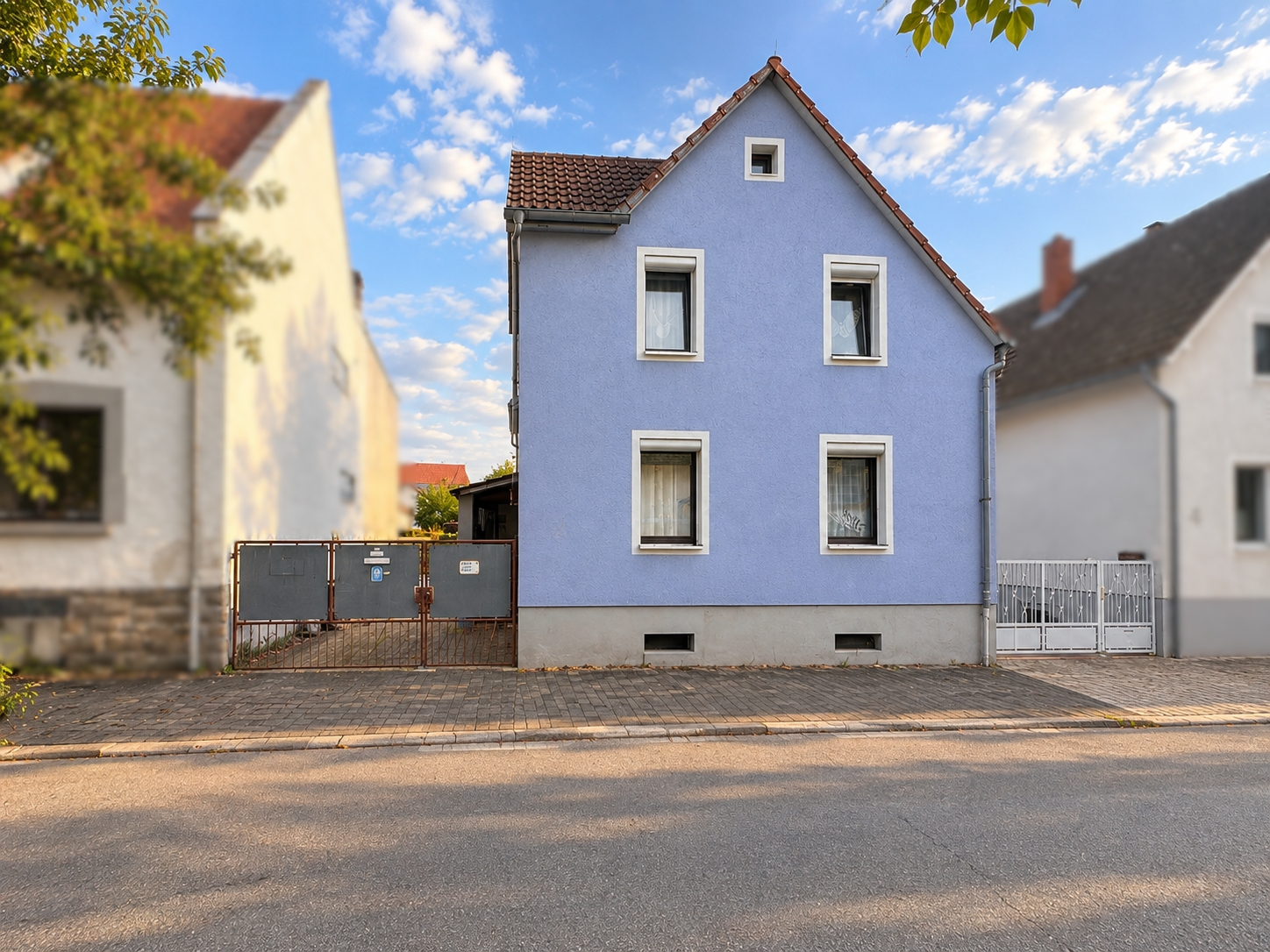 Das blaue Haus in guter Lage Bickenbachs