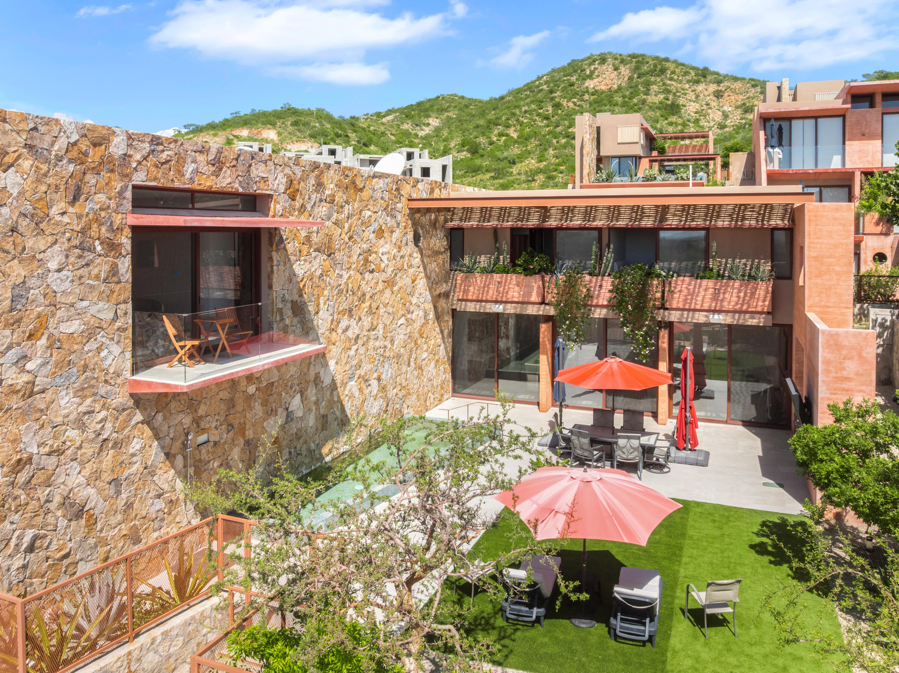 Villa Baxter 14 Ladera main street Ladera