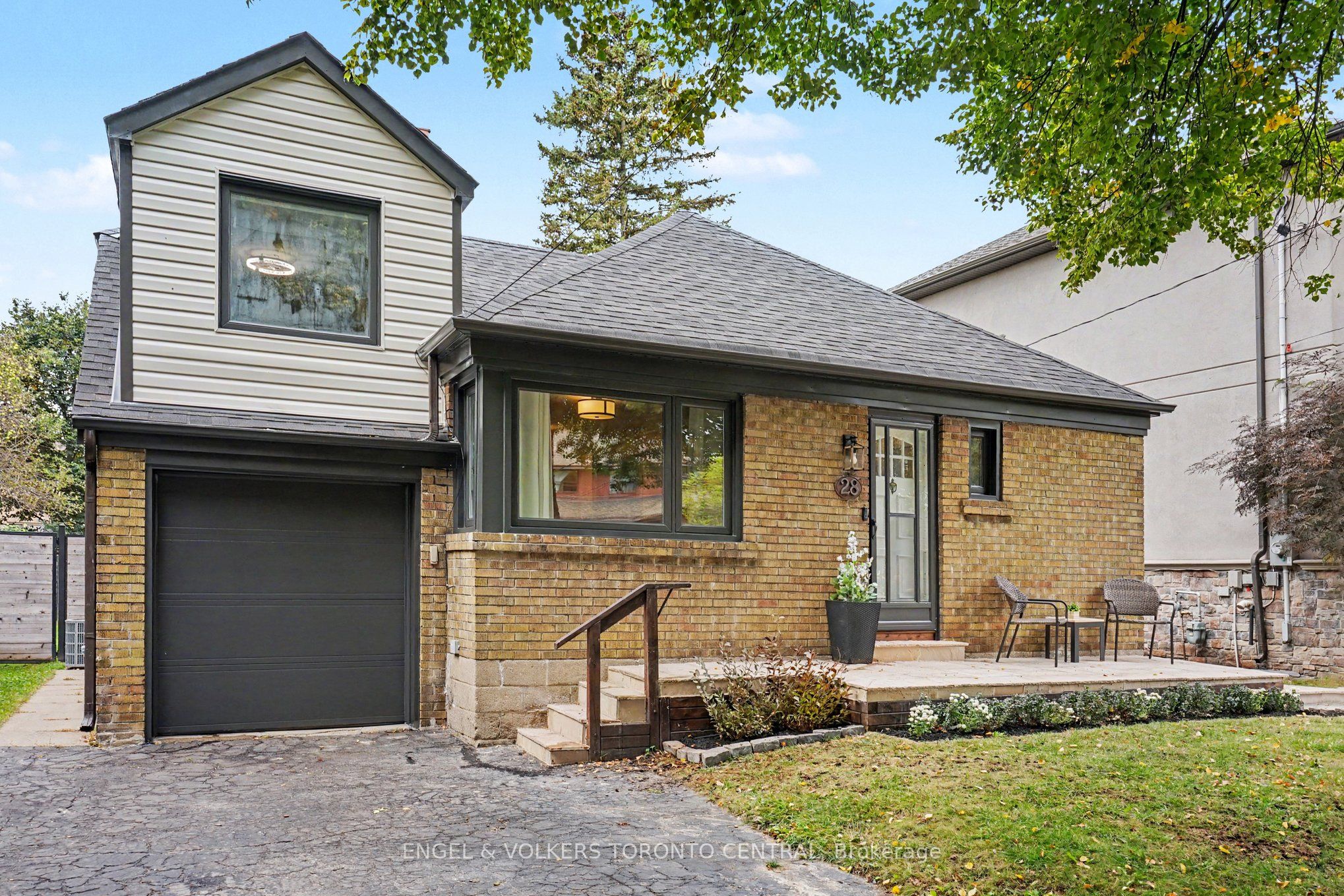 Perfect Balance Of Urban Convenience And Residential Charm