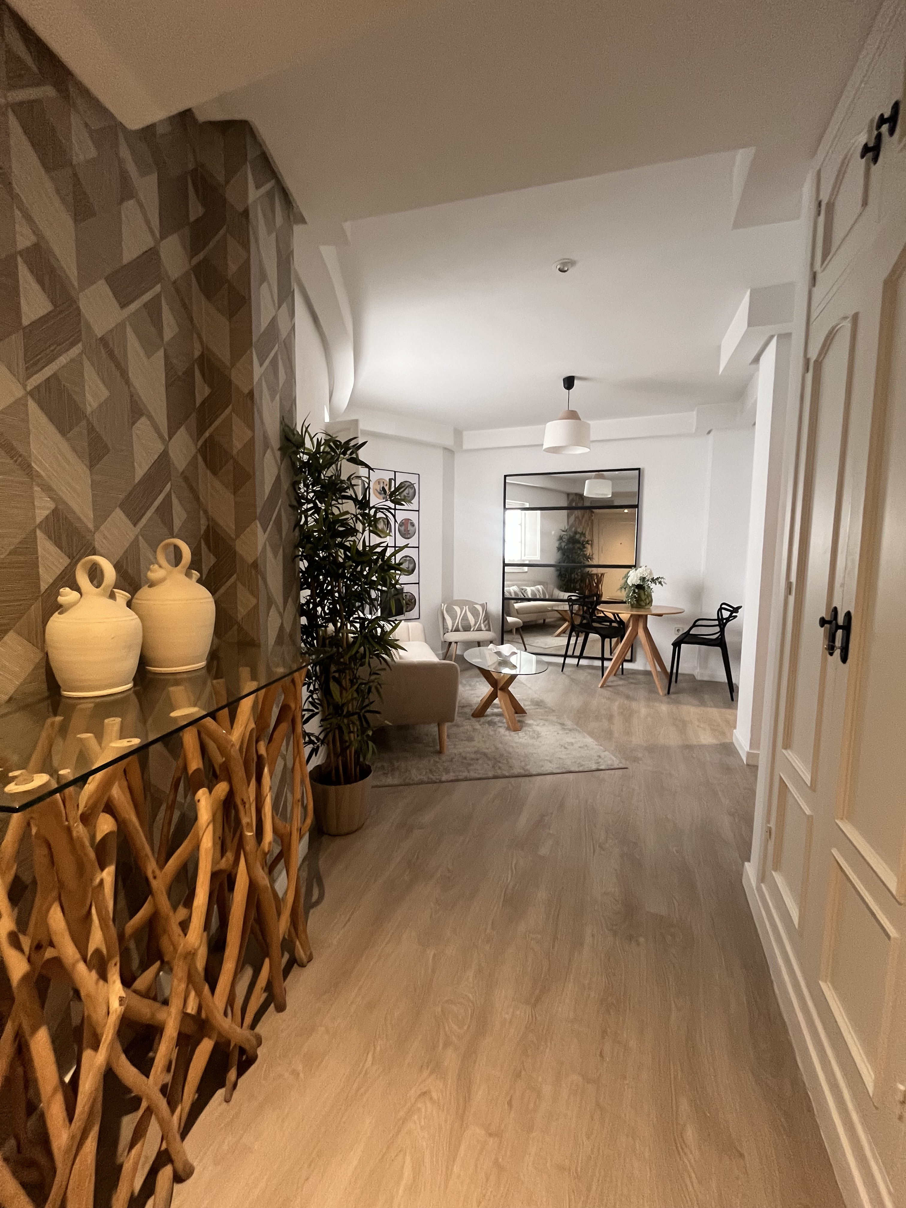 Exclusive long-term rental designer apartment next to the Giralda