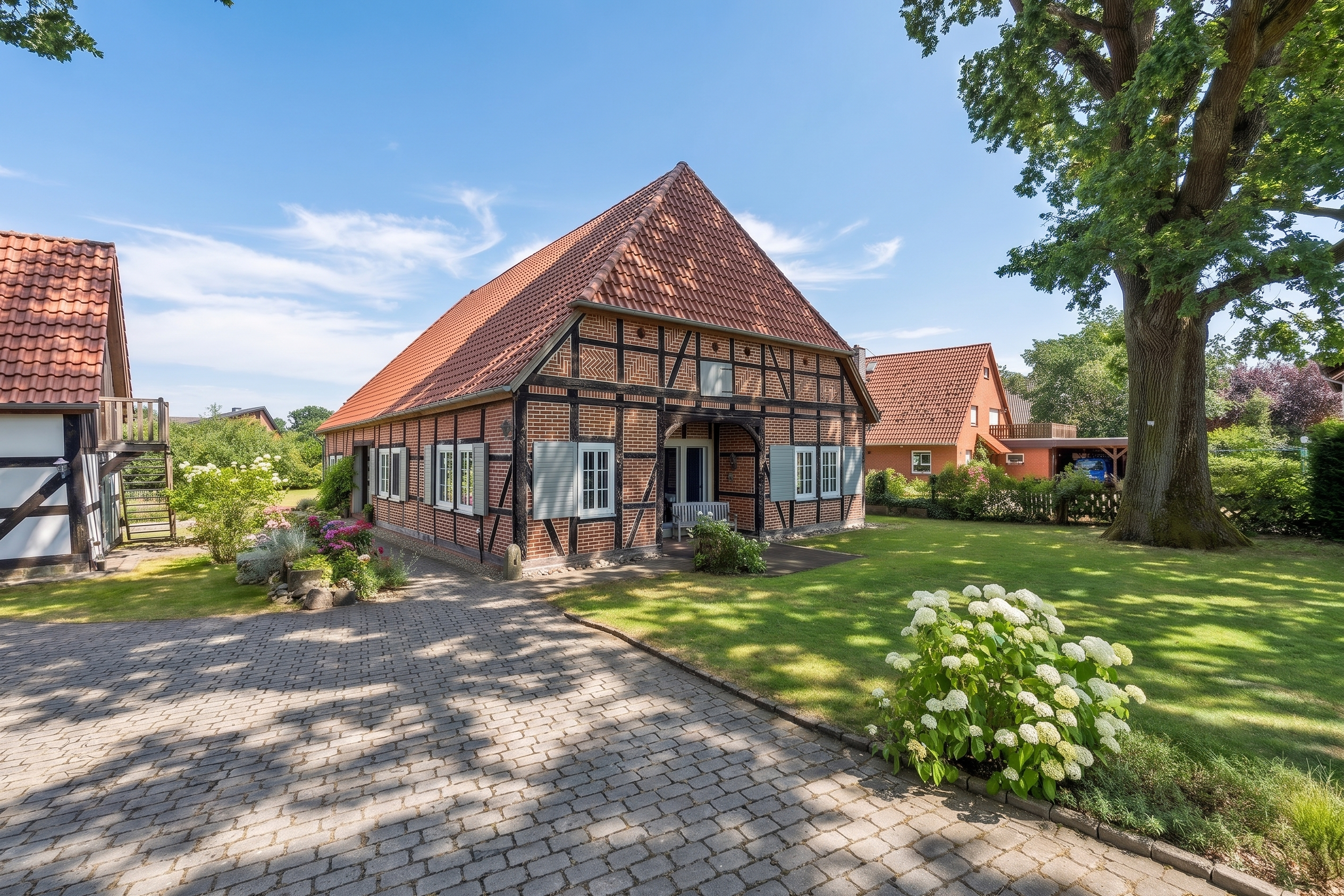 Restauriertes Niedersachsenhaus mit parkähnlichem Grundstück und Ausbaureserve im Dachgeschoss