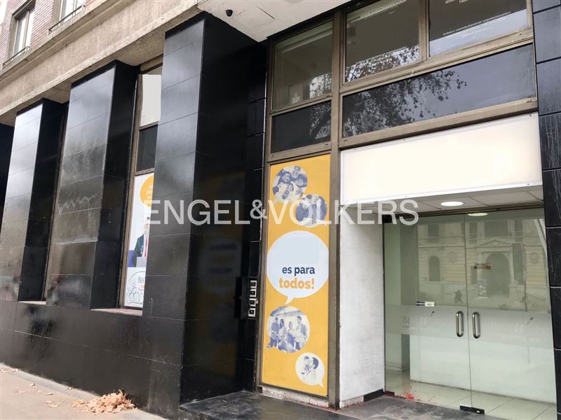 Local 142 m2 Univ. Catolica / Alameda / Lastarria