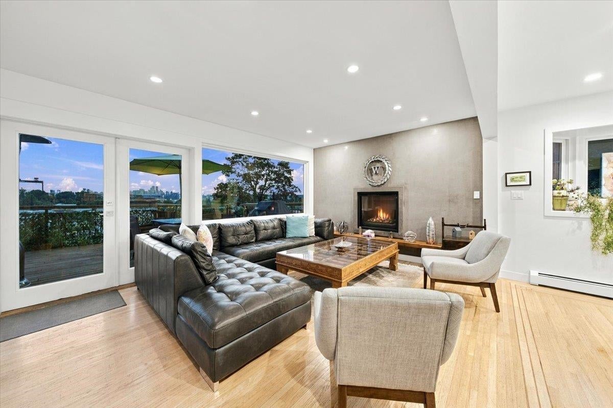 Discover Panoramic Views and Sport Court Living