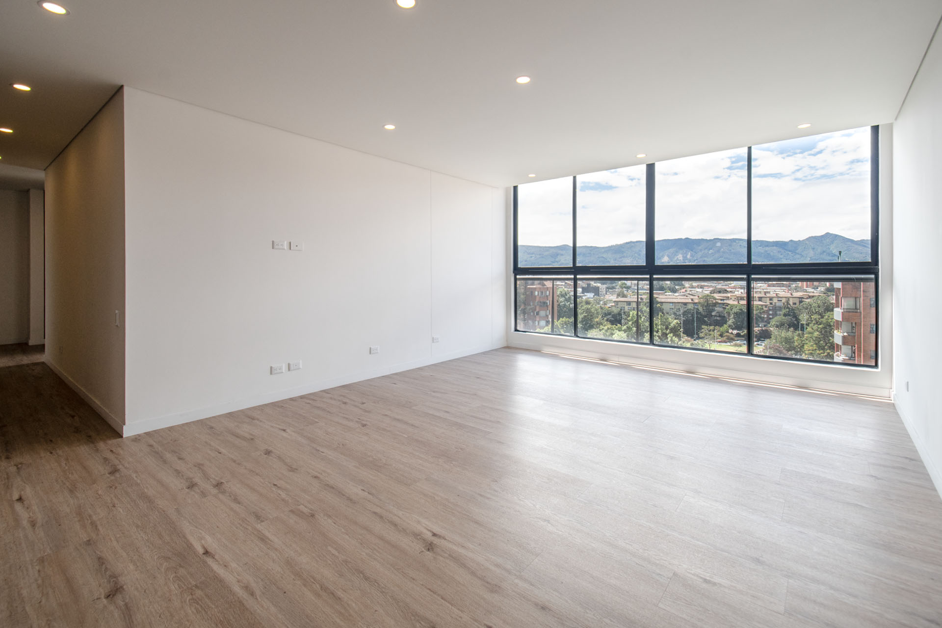Moderno apartamento a estrenar con balcón para venta en Sotileza