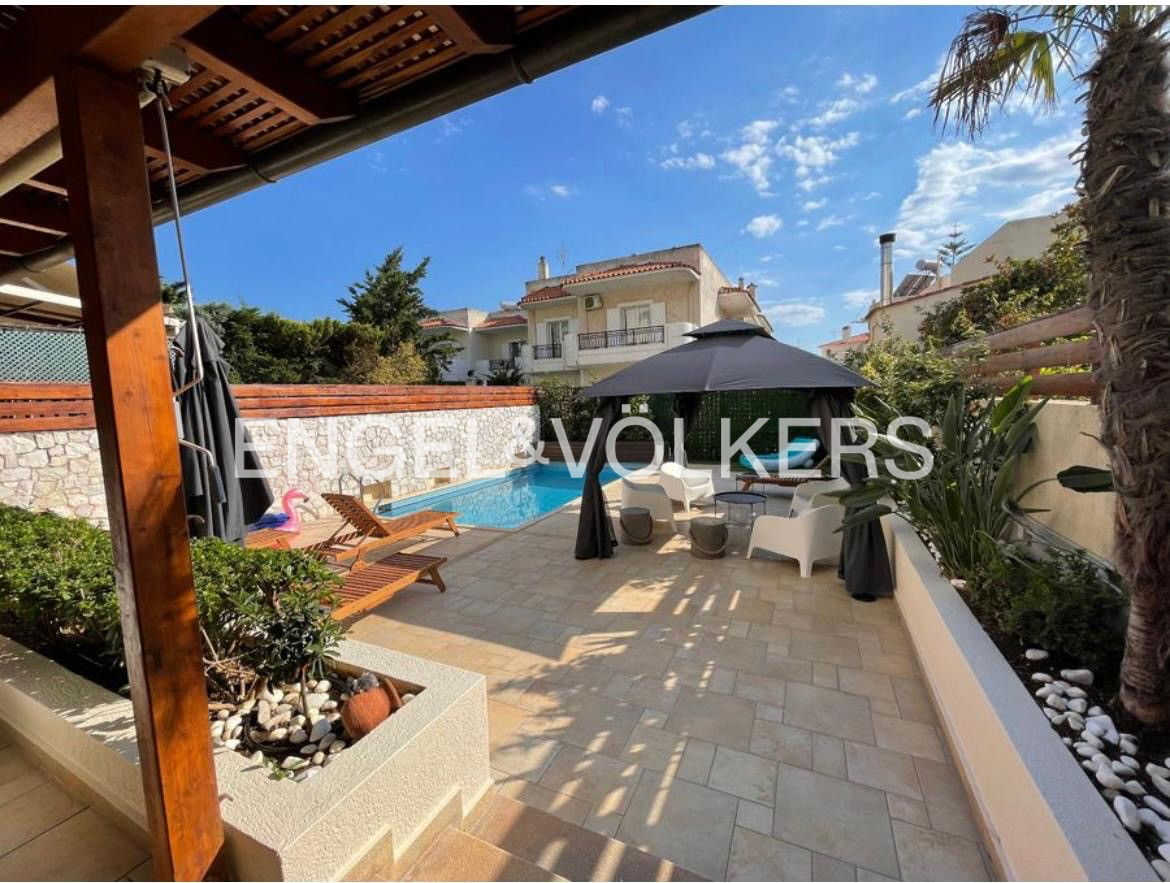 Unique family villa in Glyfada