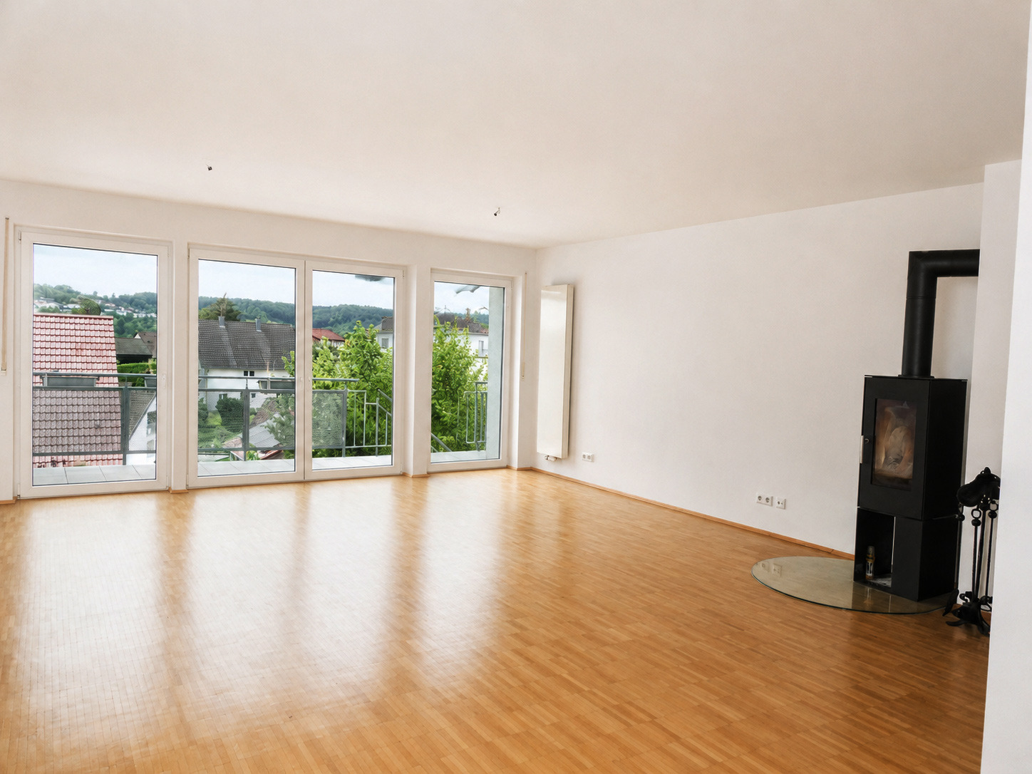 Schickes und gepflegtes RMH zur Miete •  Geniale Aussicht, Gärtchen, großzügige Zimmer, EBK, Carport und sofort verfügbar