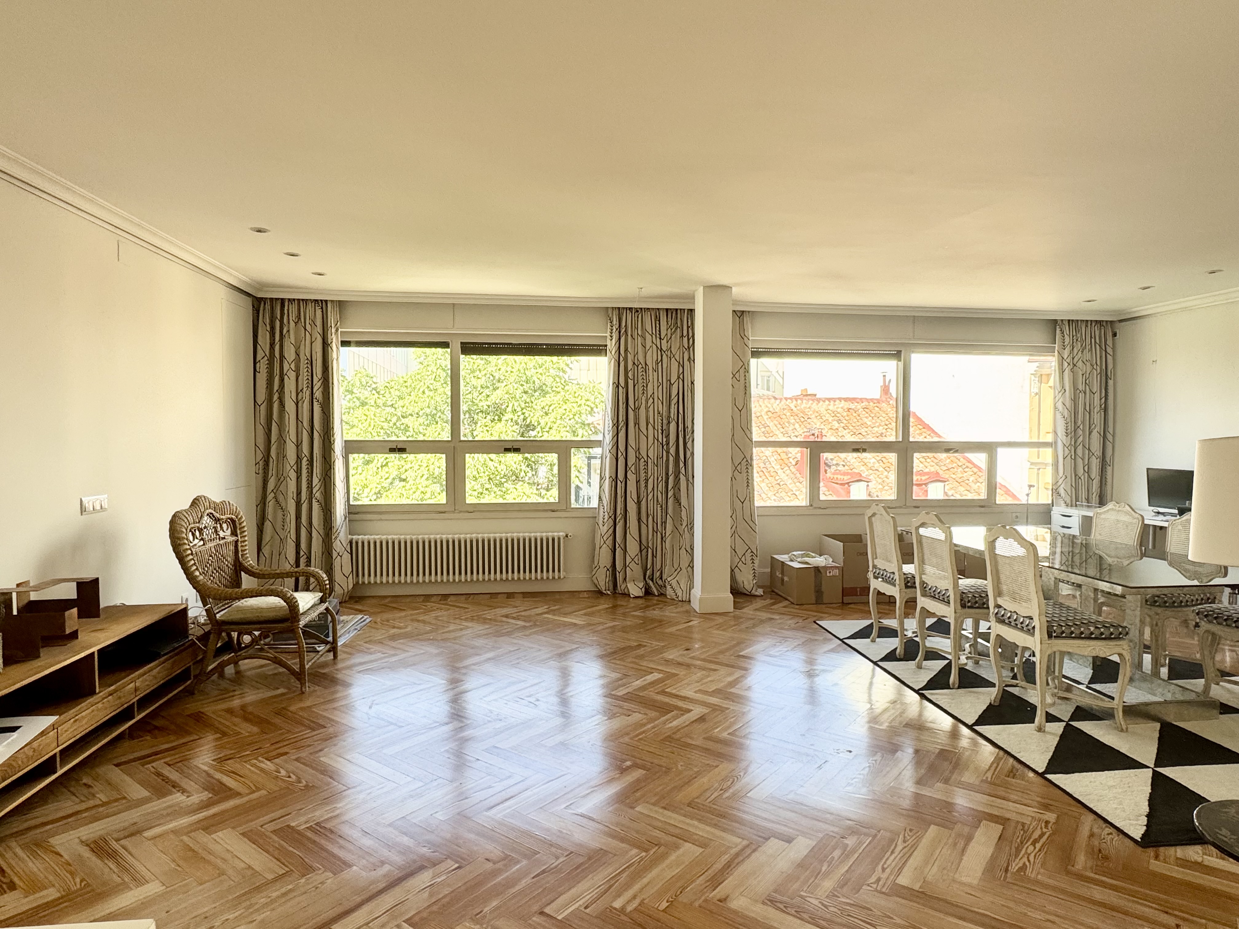 Bright, spacious exterior flat with 2 bedrooms in Salamanca