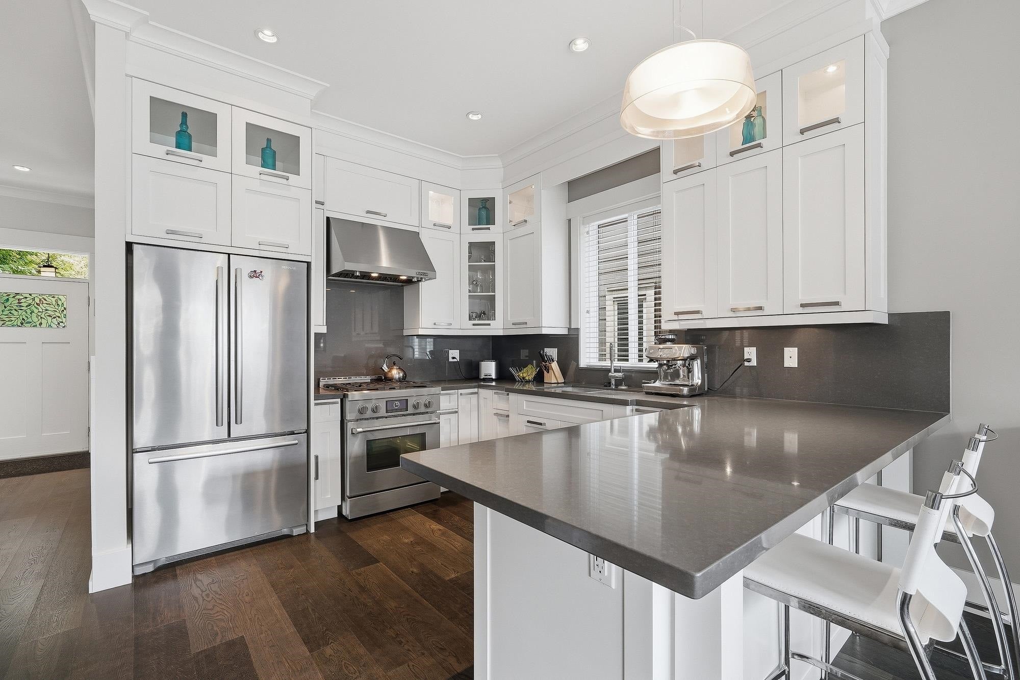 Move-In Ready Living in Prestigious Elgin Oaks