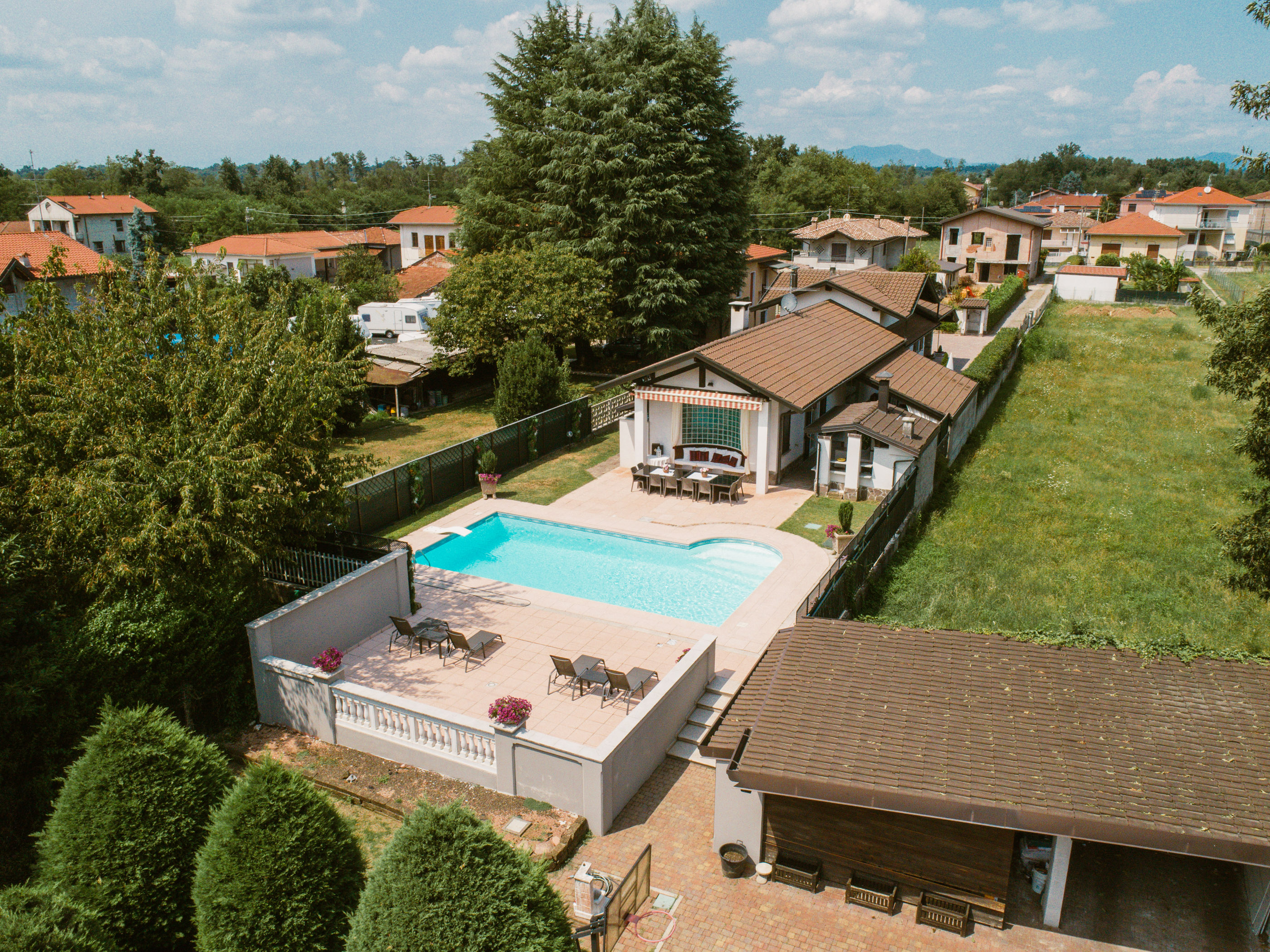 Eine Villa zum Leben: Pool, Entspannung und viel Platz in Fagnano Olona
