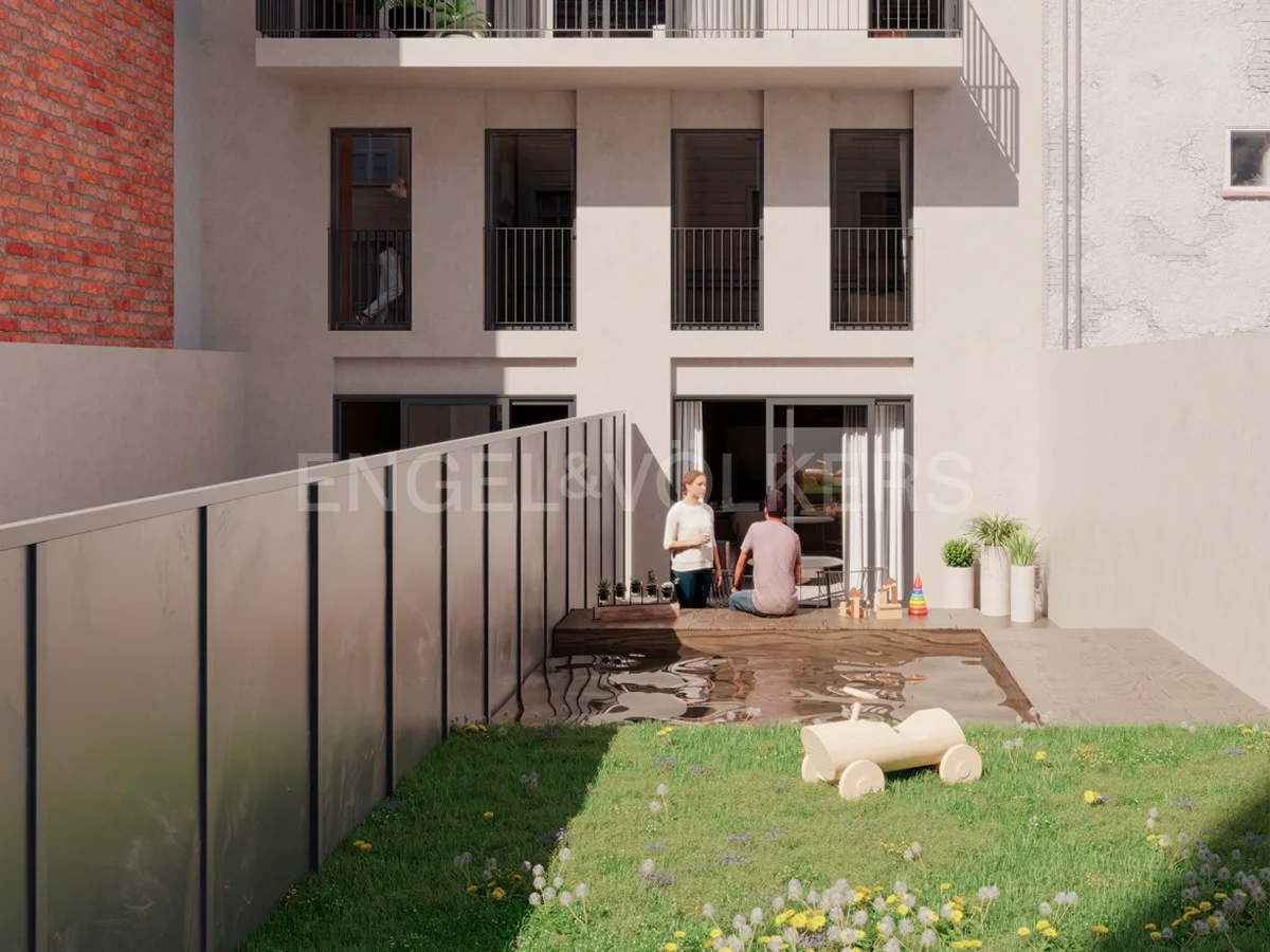 Ground floor with terrace and pool in Gràcia
