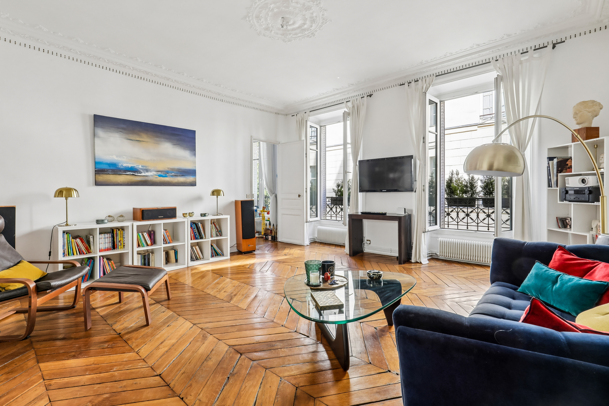 Square Montholon View – Family Haussmann-Style Apartment