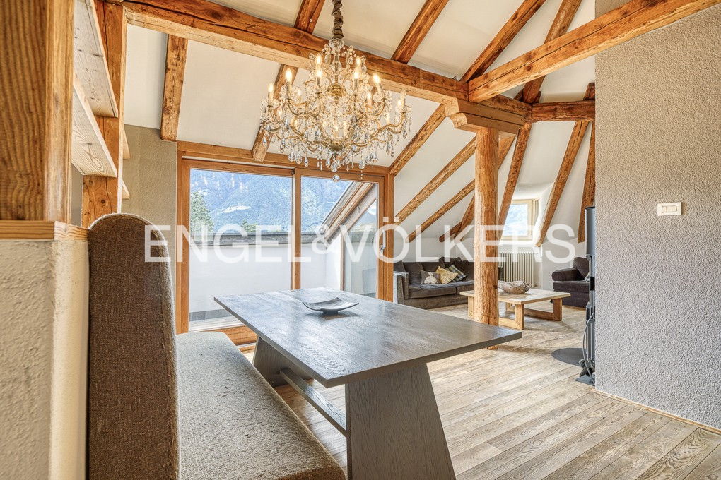 Bright penthouse for those who appreciate something special in the heart of Maia Alta