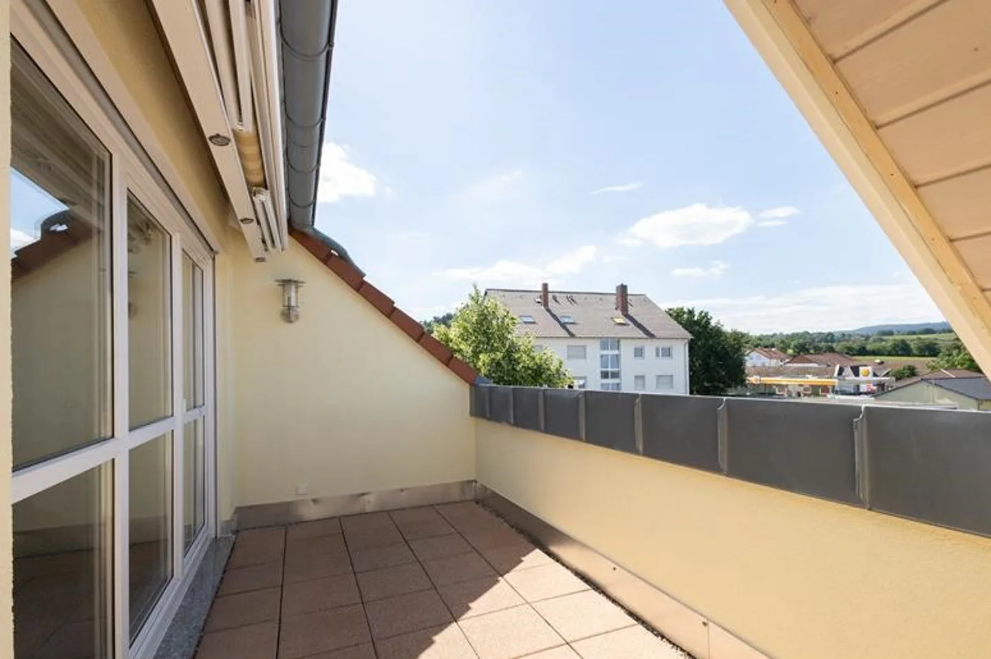 Exklusive Maisonettewohnung mit Balkon & hochwertiger Einbauküche! - Photo 4