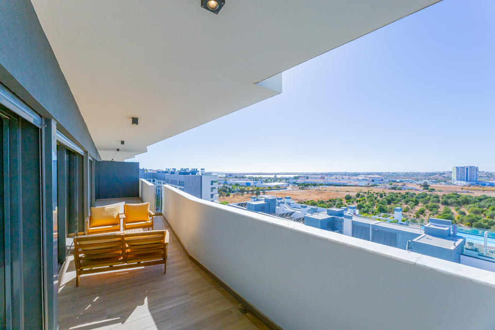 Moderne T2-Penthouse mit Meerblick-Terrasse in Faro