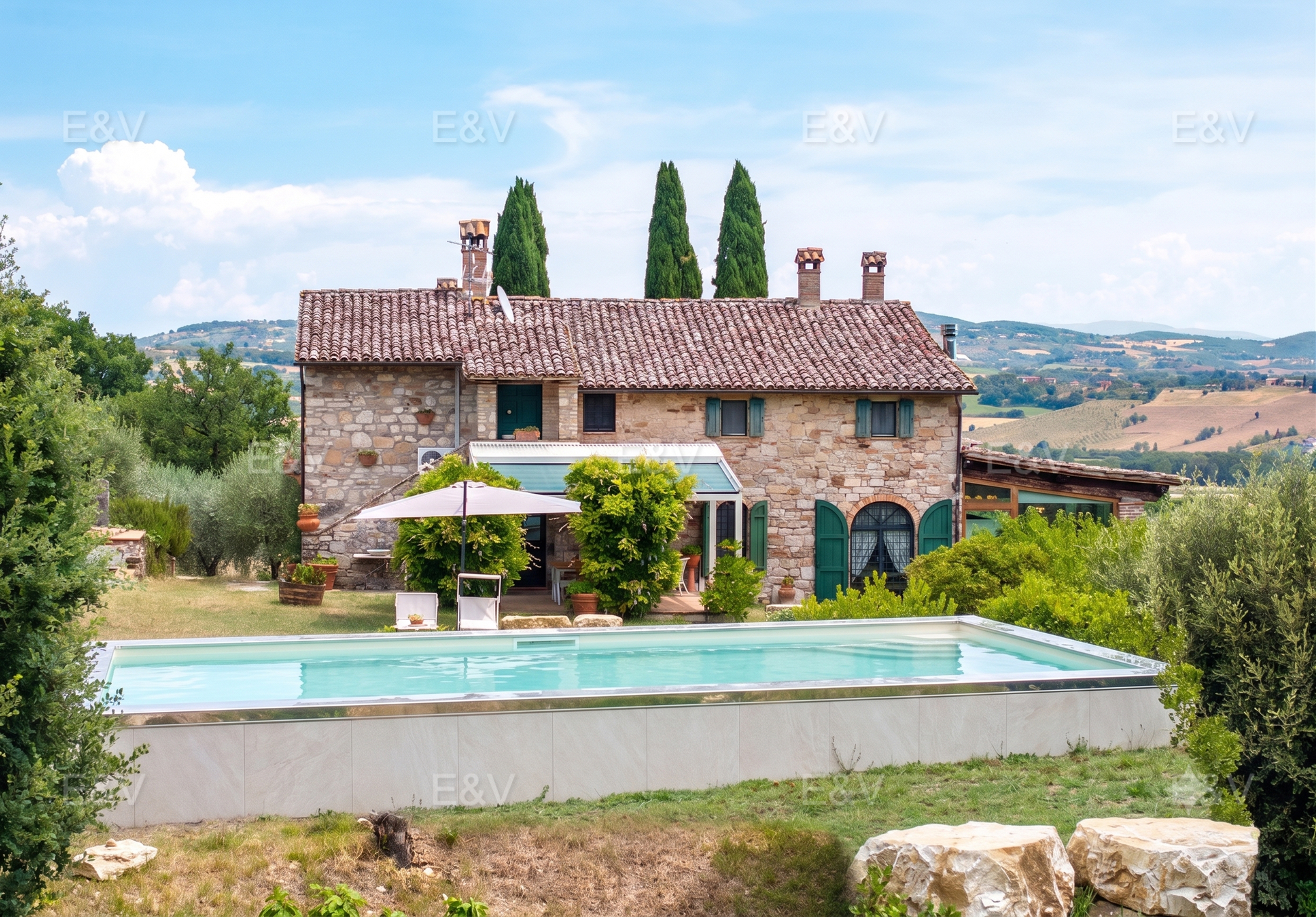 Stone farmhouse with guest house, pool, and views of Todi