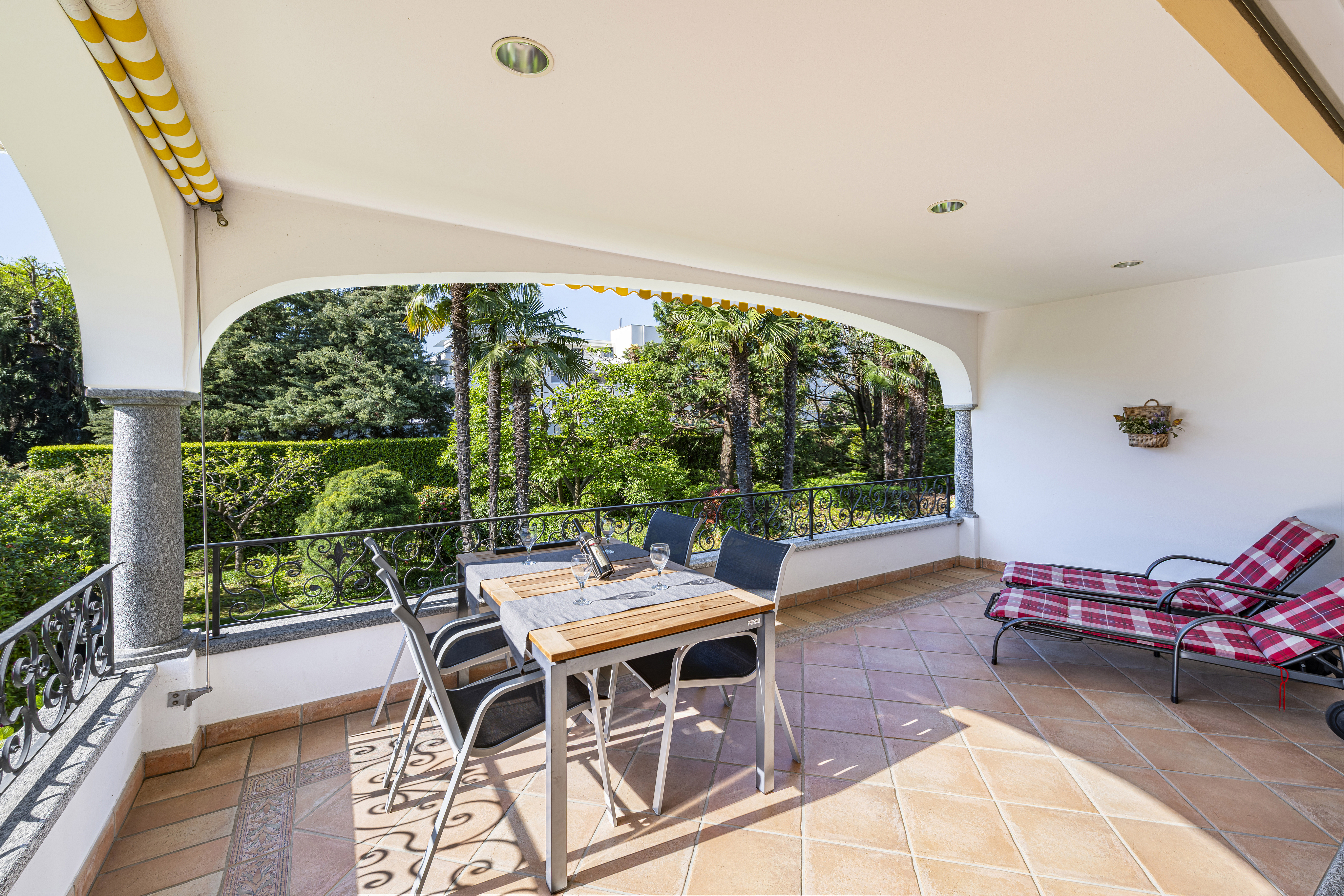 Central and high-quality living in Ascona (99)