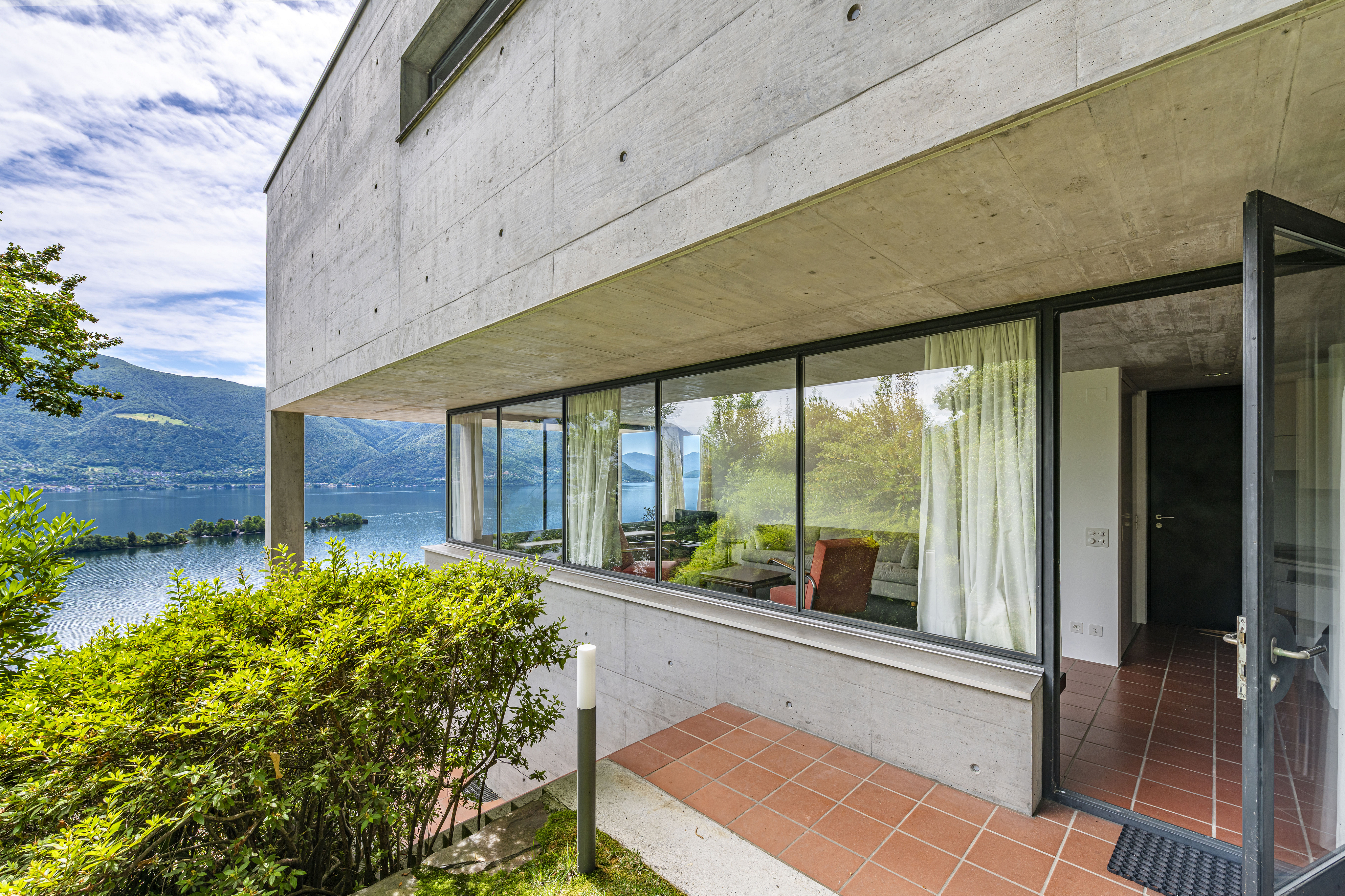 Architect-designed house with island views (109)