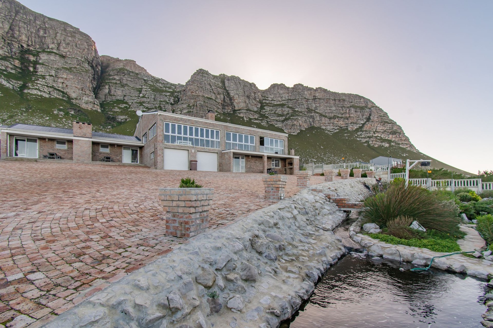 Stylish Low Maintenance, Income Generating Home!