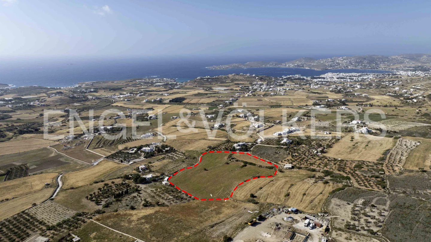 Plot of land in Aspries, Paros