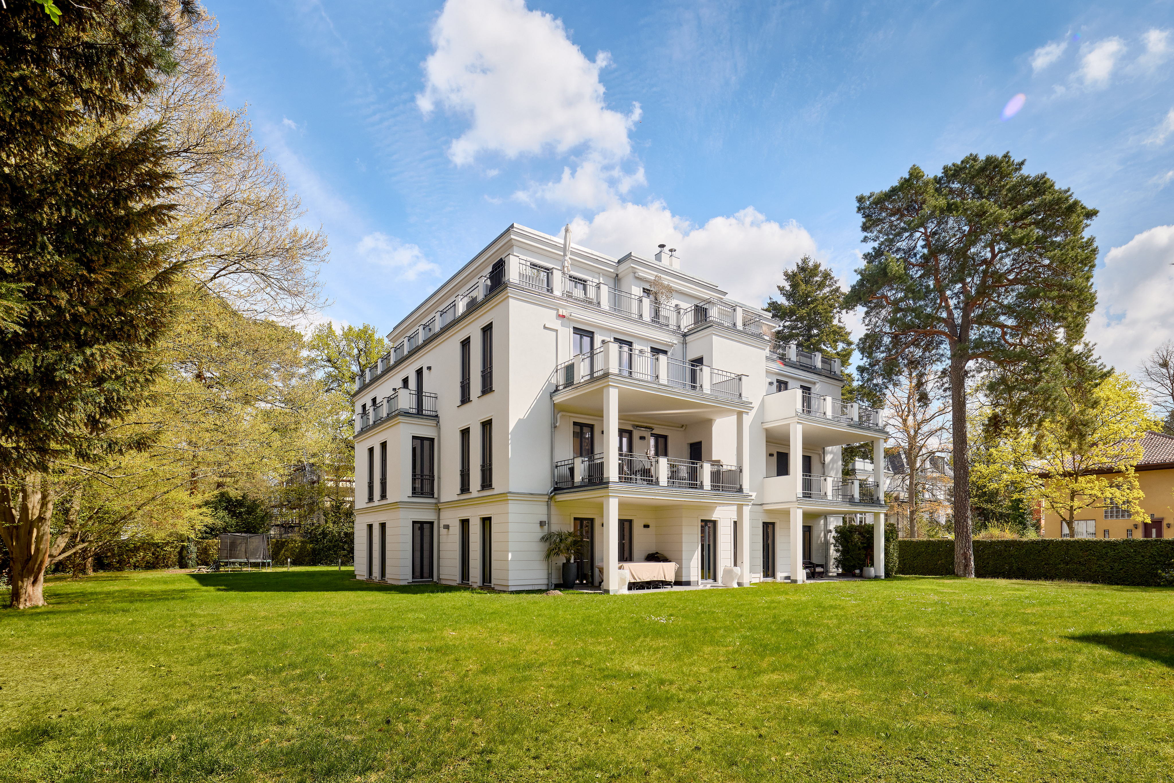 Exklusives Penthouse mit umlaufender Terrasse und höchstem Wohnkomfort
