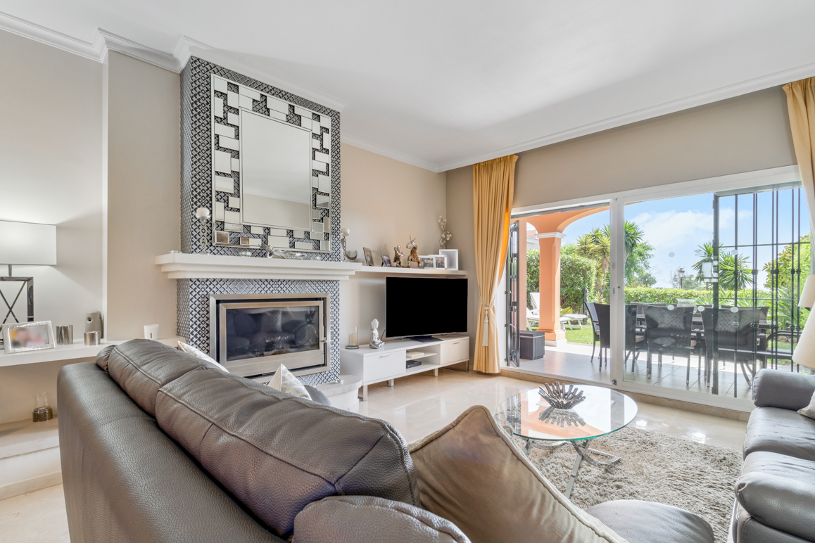 Two-bedroom ground floor apartment with a private garden in Park Beach, Estepona