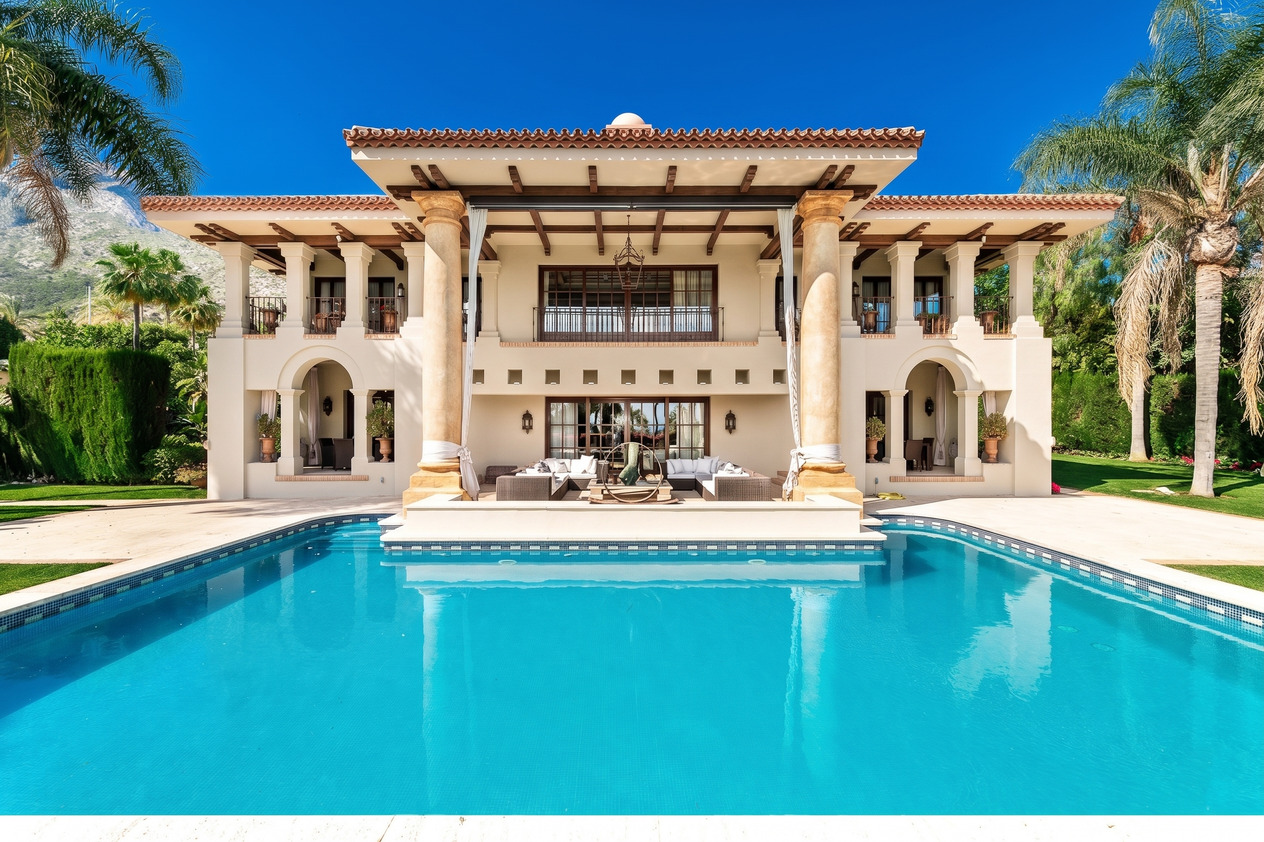Exquisite Villa mit atemberaubender Außicht in Sierra Blanca