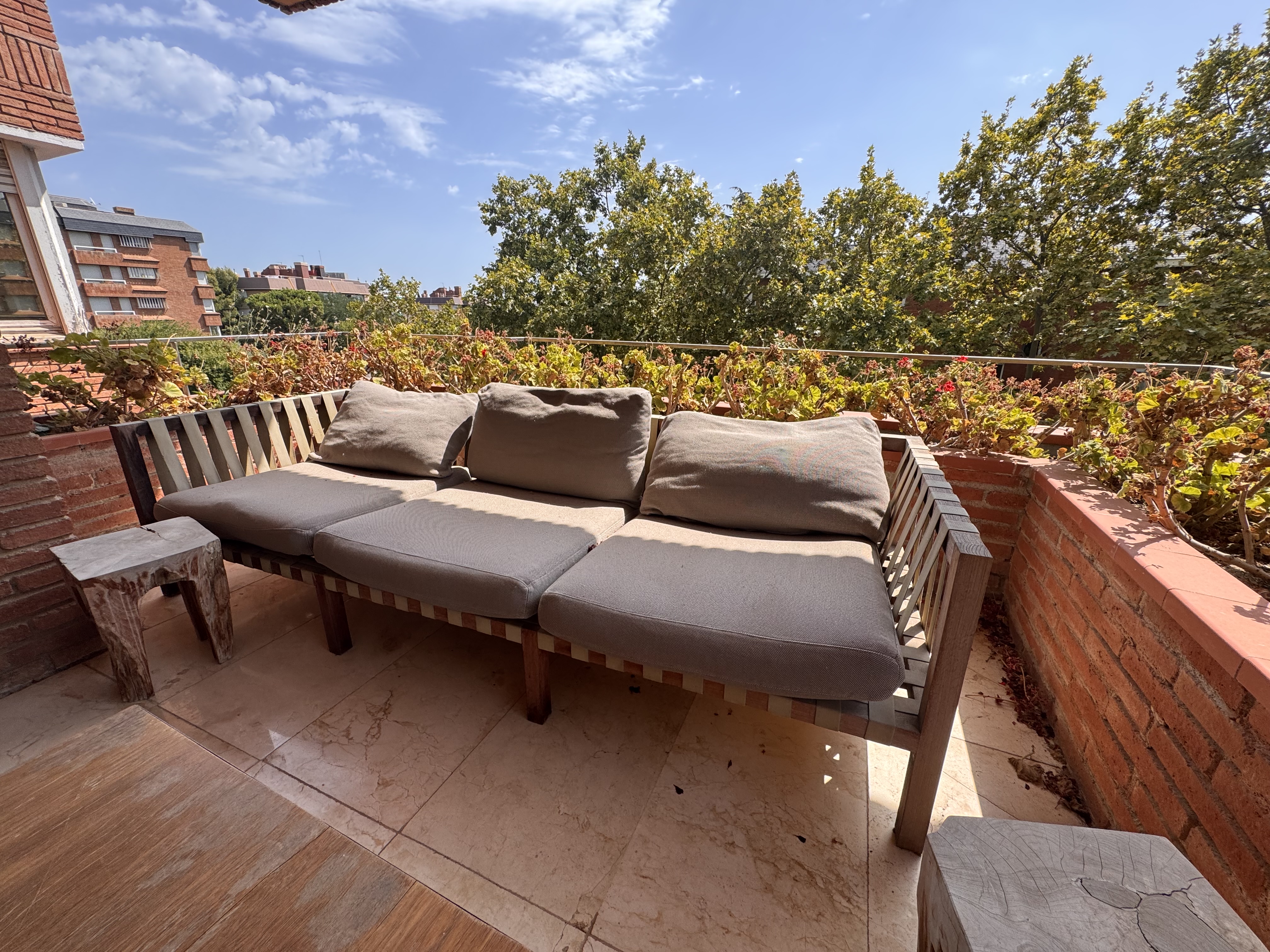 Furnished apartment with terrace in Pedralbes