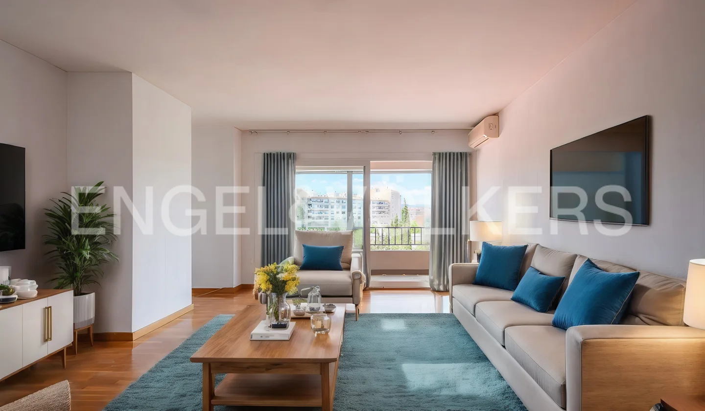 “Large and bright apartment located in the Eixample of Girona”