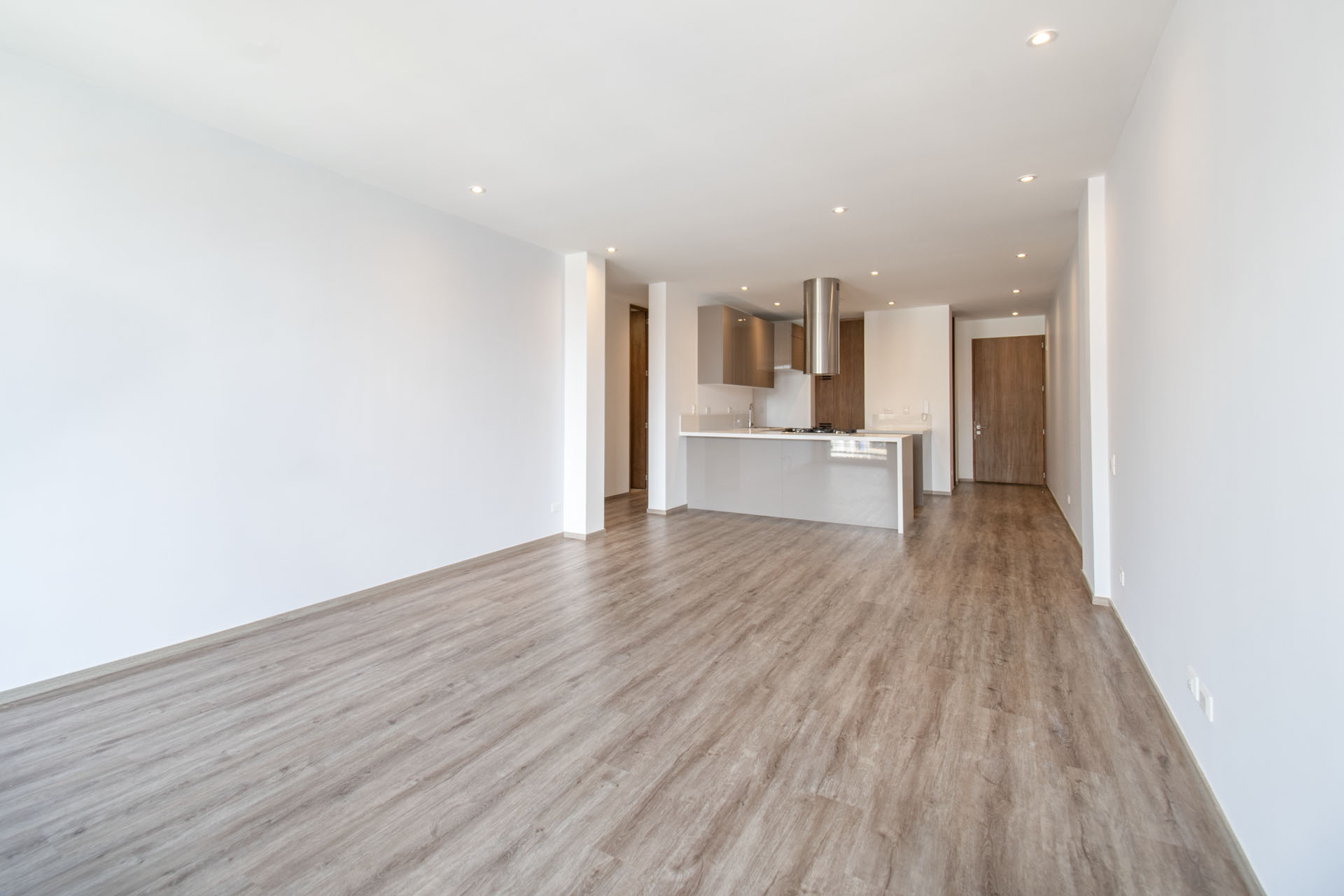 Moderno apartamento con balcón para arriendo en Santa Paula