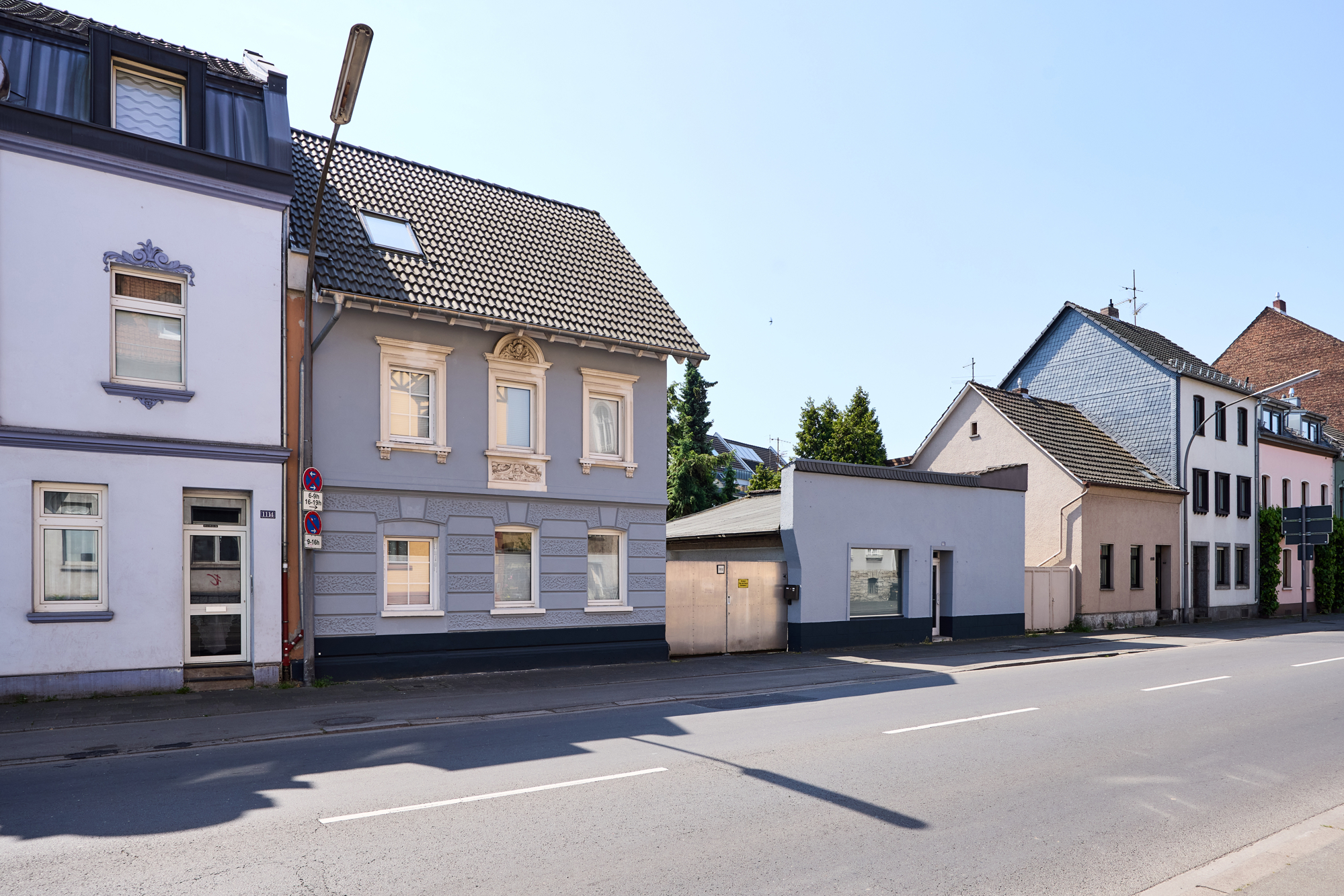 Moderne Wohnimmobilie mit geschütztem Innenhof, Grünfläche und flexibler Nutzfläche