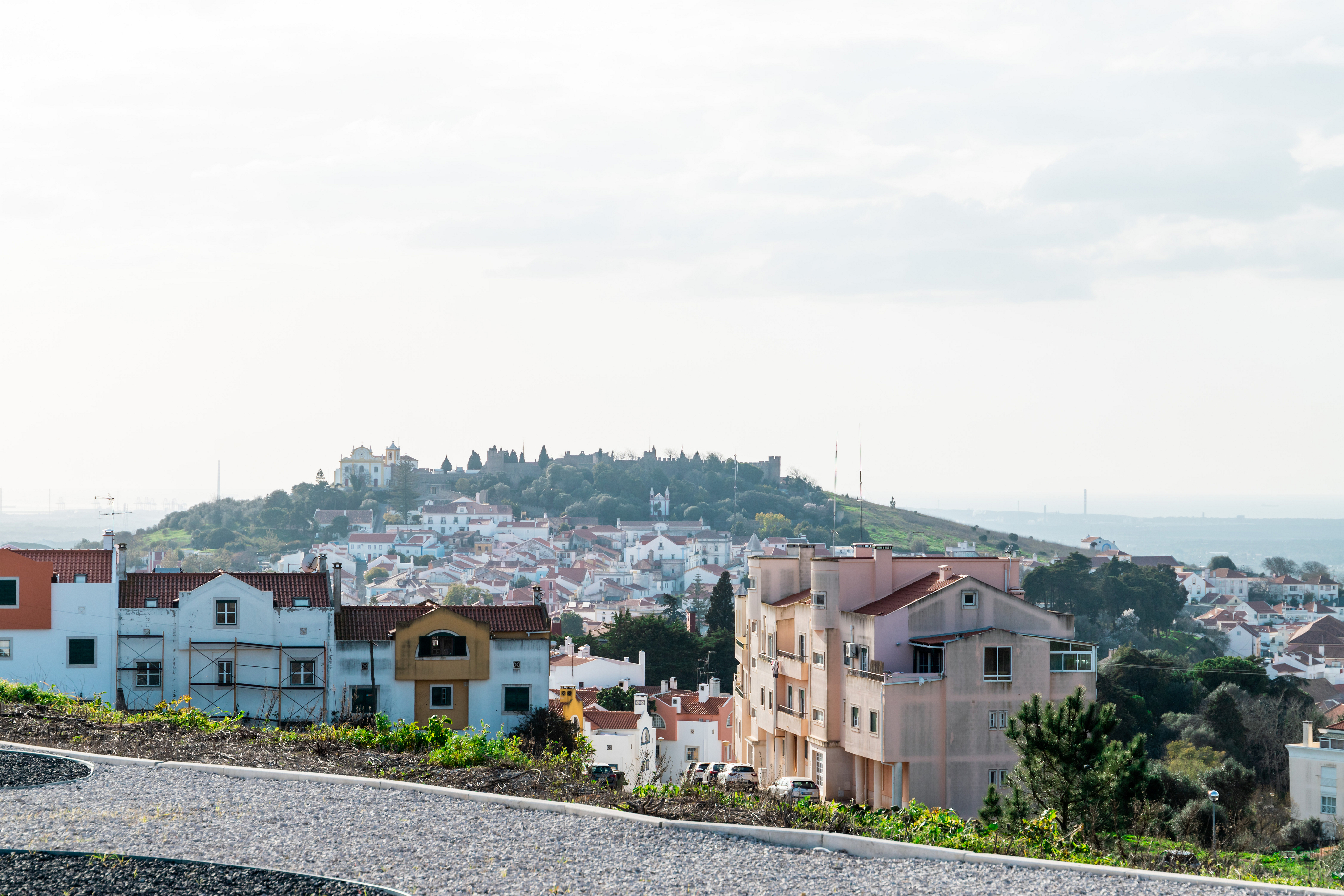 INVESTMENT: Urban land with 3,000 m² of construction