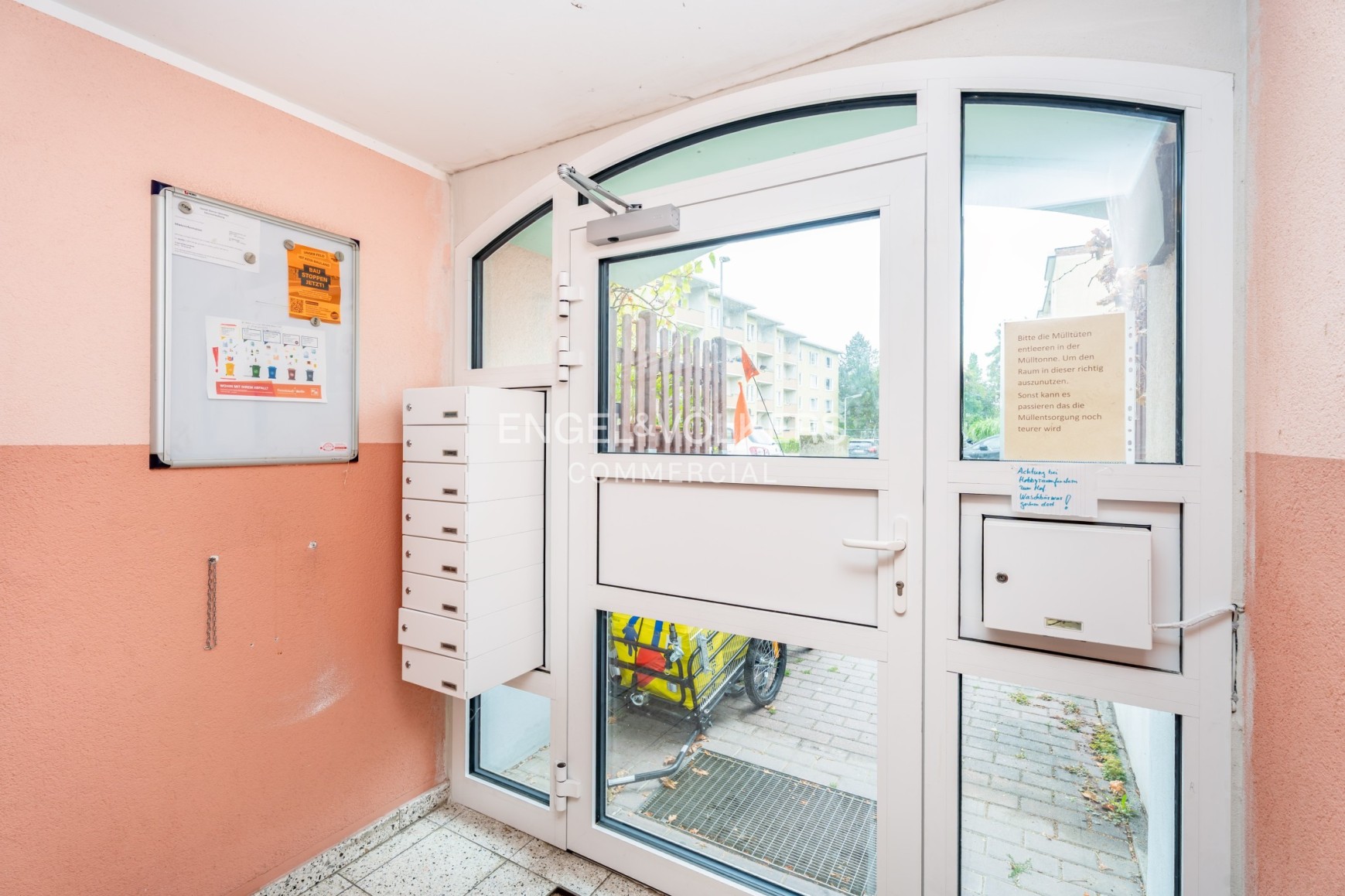 Small apartment building in a quiet residential neighborhood
