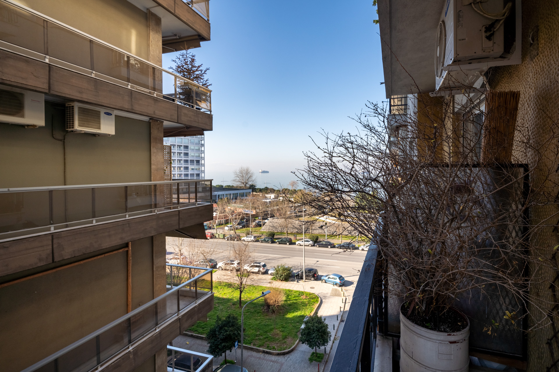 Luxury apartment in the area of Nea Paralia