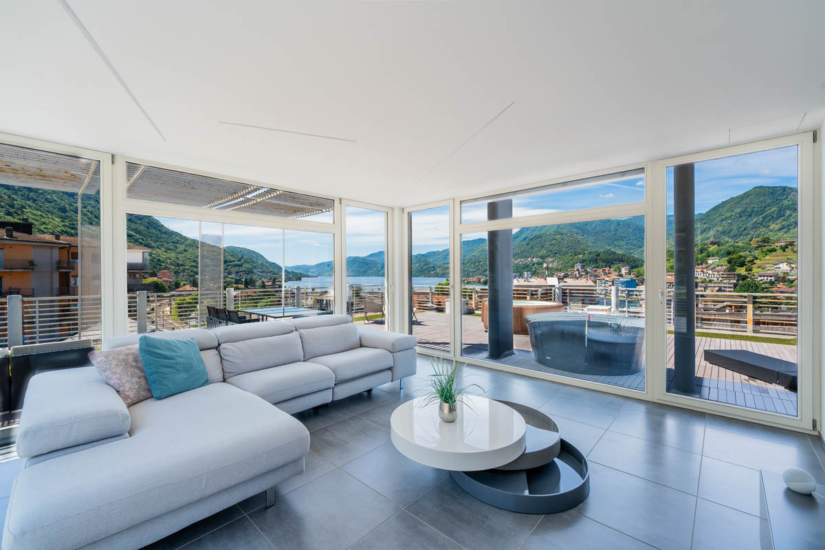 Exklusives Penthouse mit Panoramablick zwischen Himmel und See