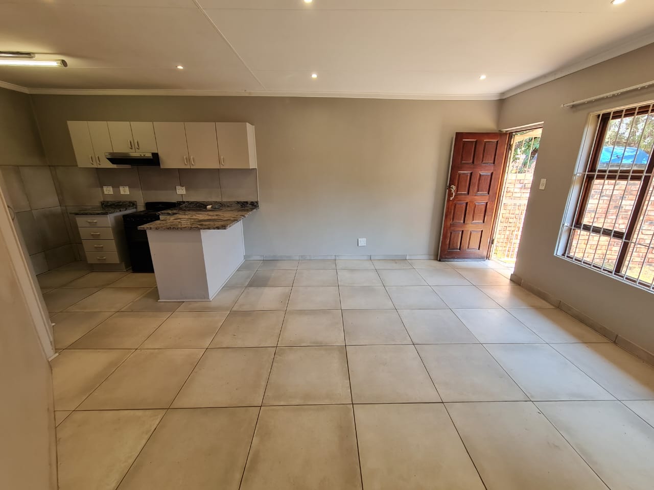 2 BEDROOM AVAILAIBLE FROM THE 1ST NOVEMBER