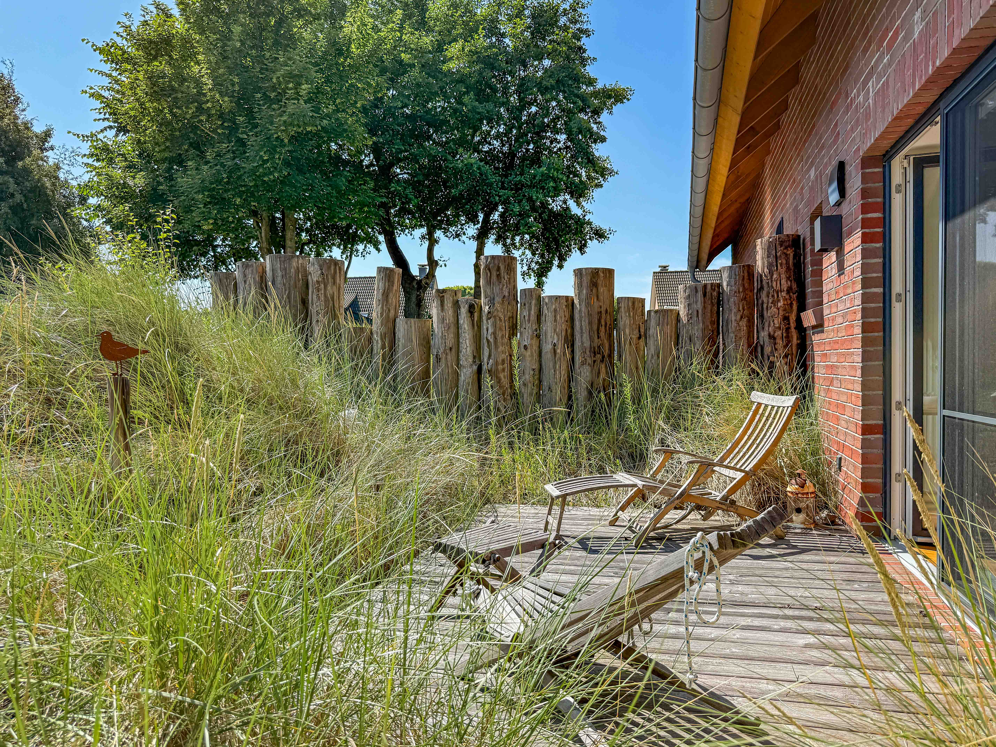 Höchster Wohnkomfort im Dorf -
Zwischen Dünen, Strand und Meer daheim!