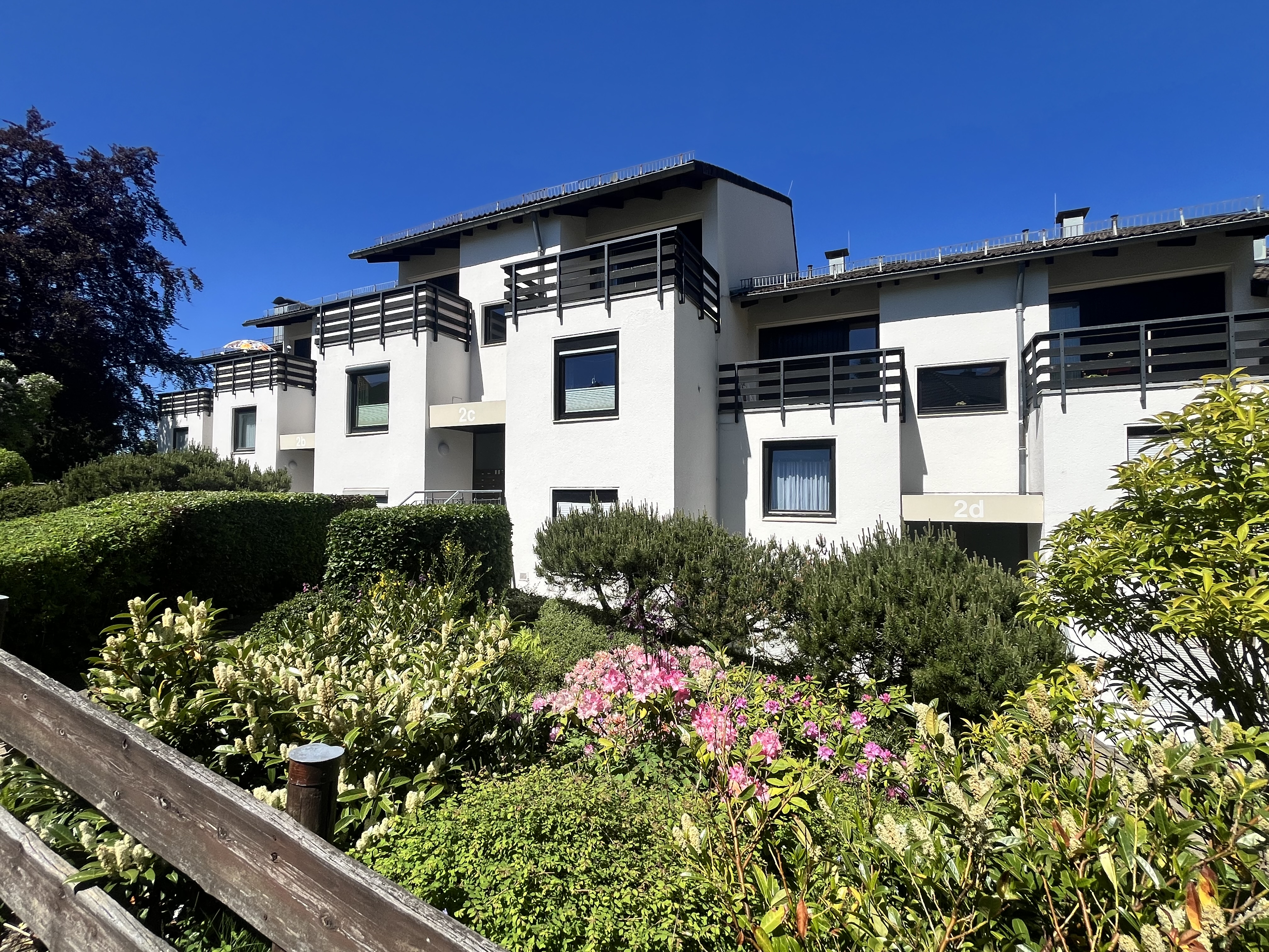 Modernisierte 2-Zimmer-Wohnung mit Balkon und Garage