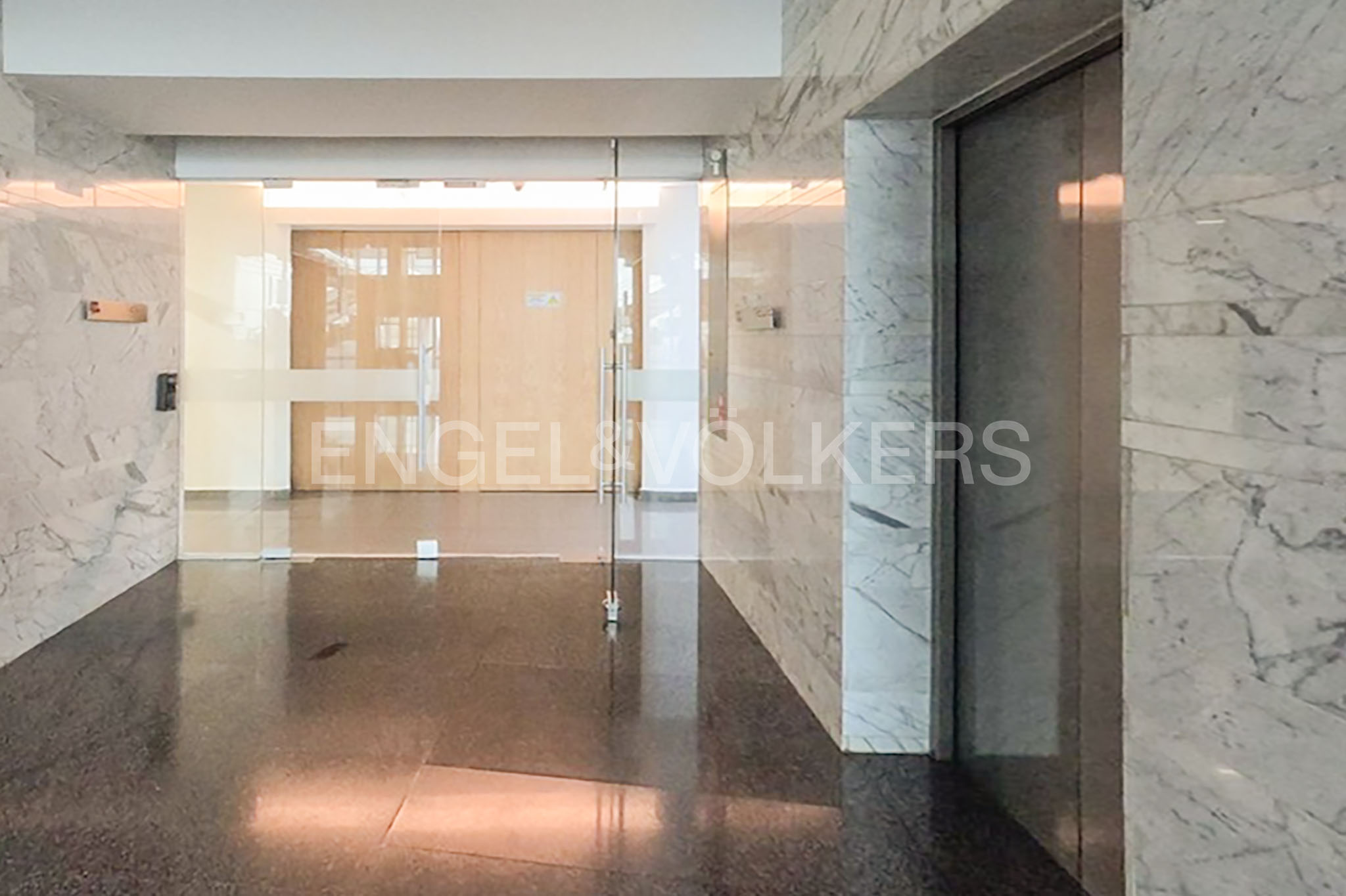 Arriendo oficina en Siete77