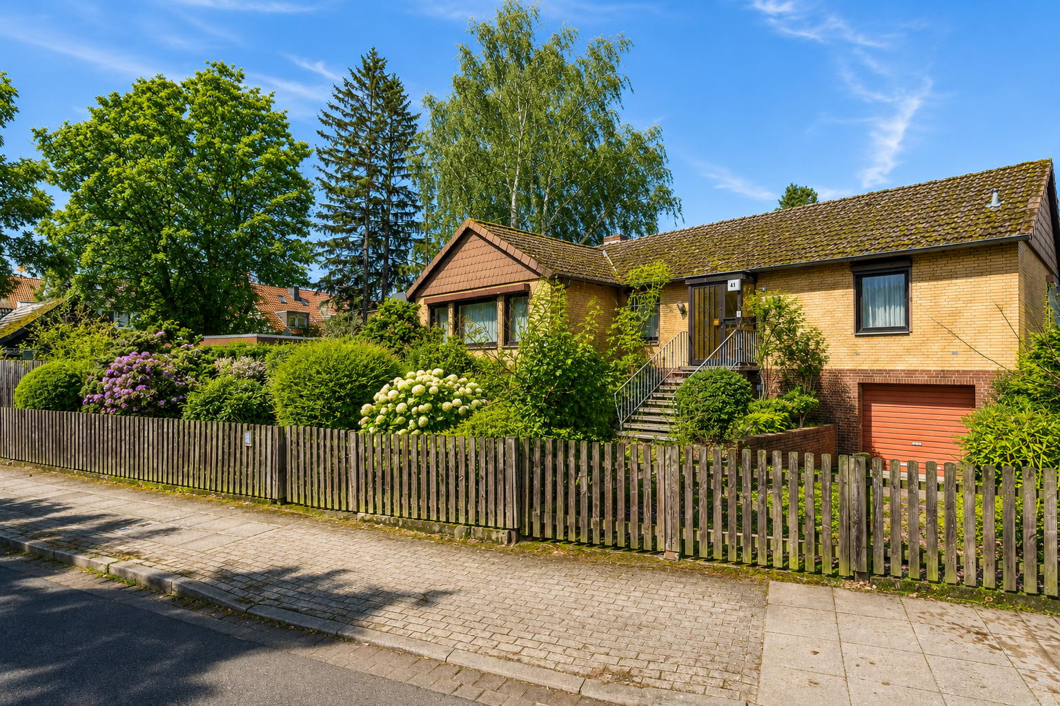 Einfamilienhaus auf großem Grundstück im stadtnahen Heideviertel