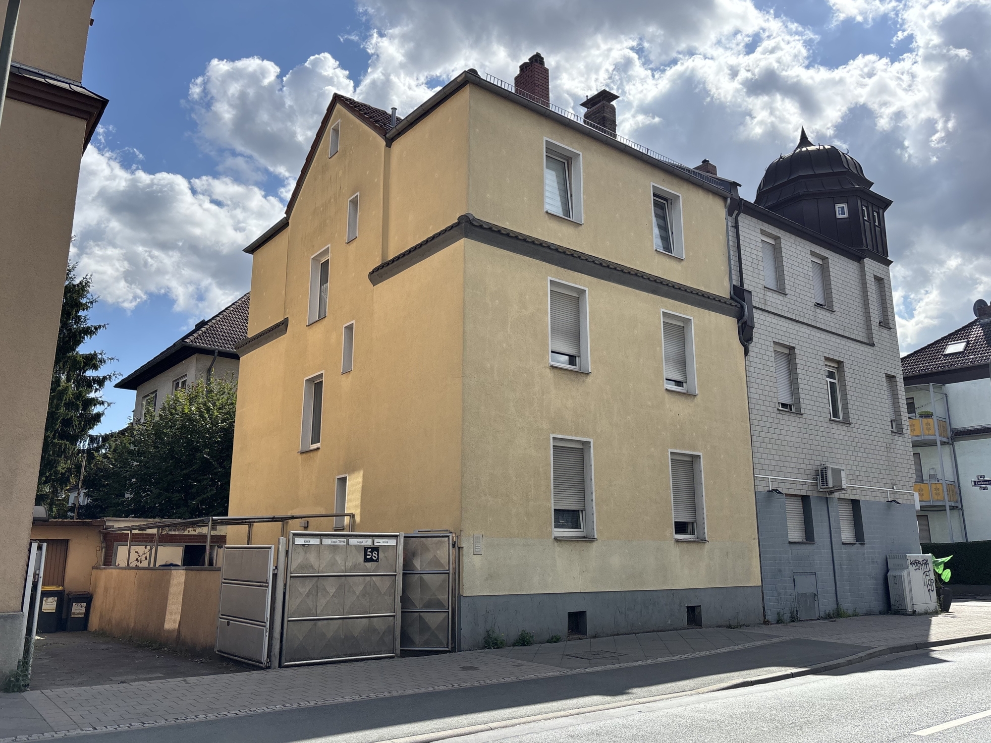 Mehrfamilienhaus