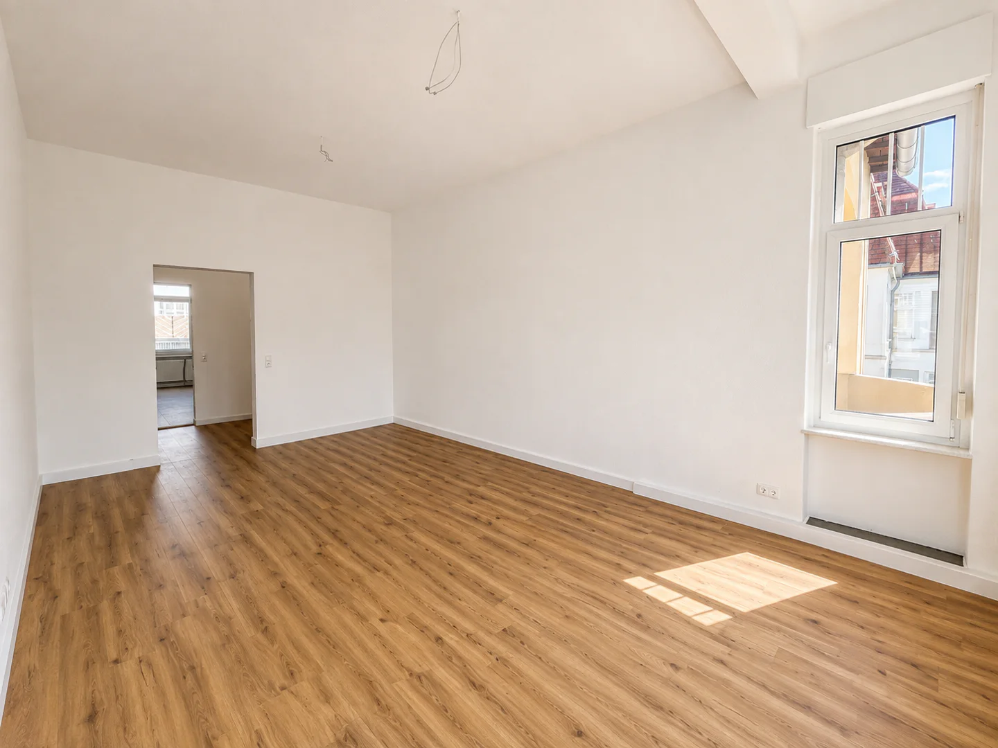 Elegante 4-Zimmer-Altbauwohnung mit Balkon in begehrter Lage Magdeburgs - Photo 2
