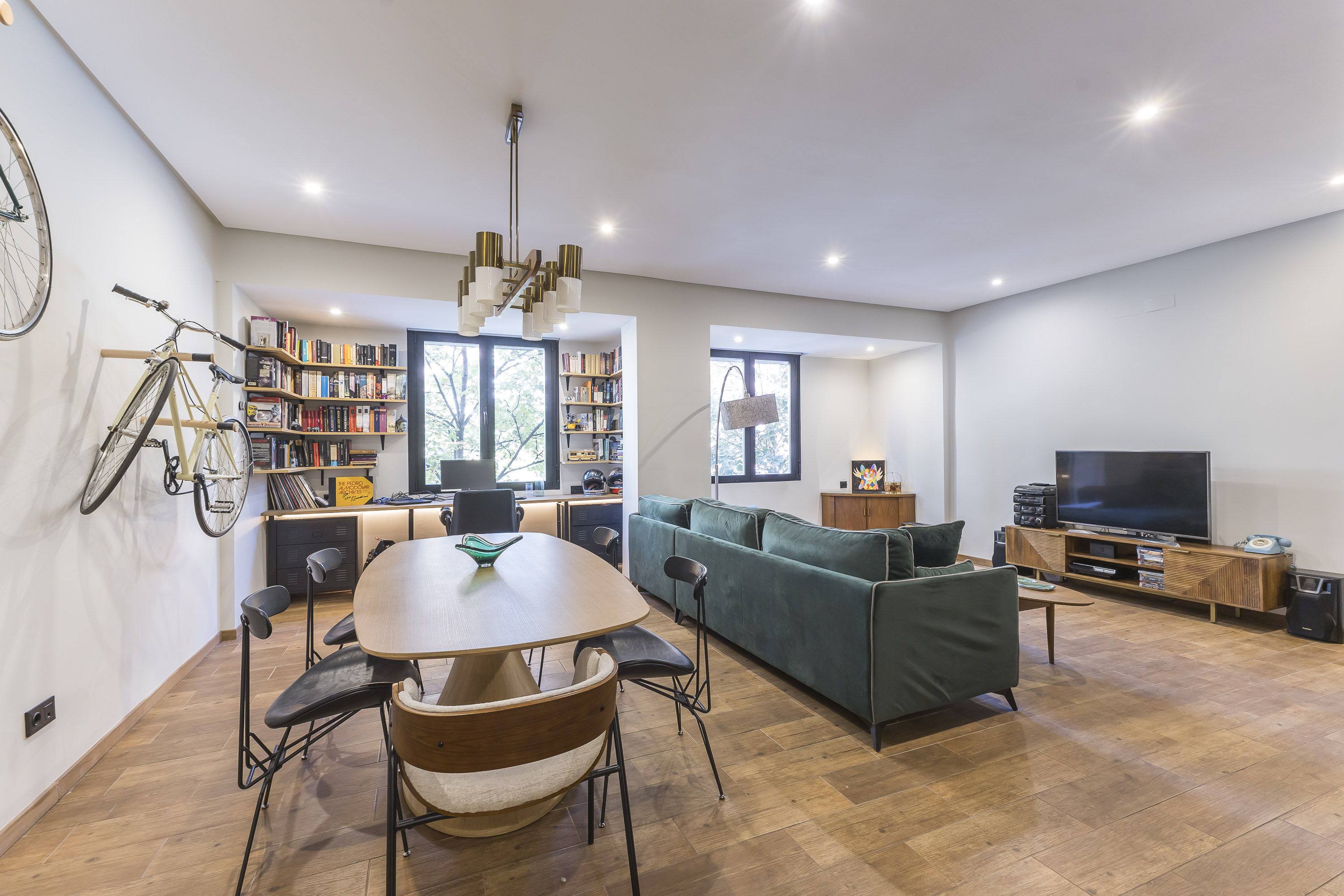 Fully renovated exterior home with spacious rooms in Delicias