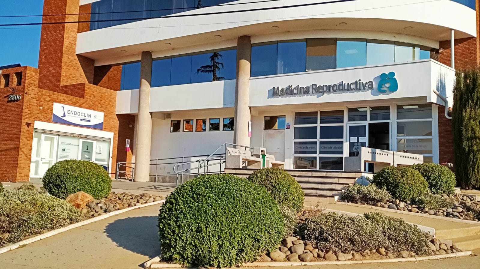 Amplia Oficina con Consultas y Salas Multiuso