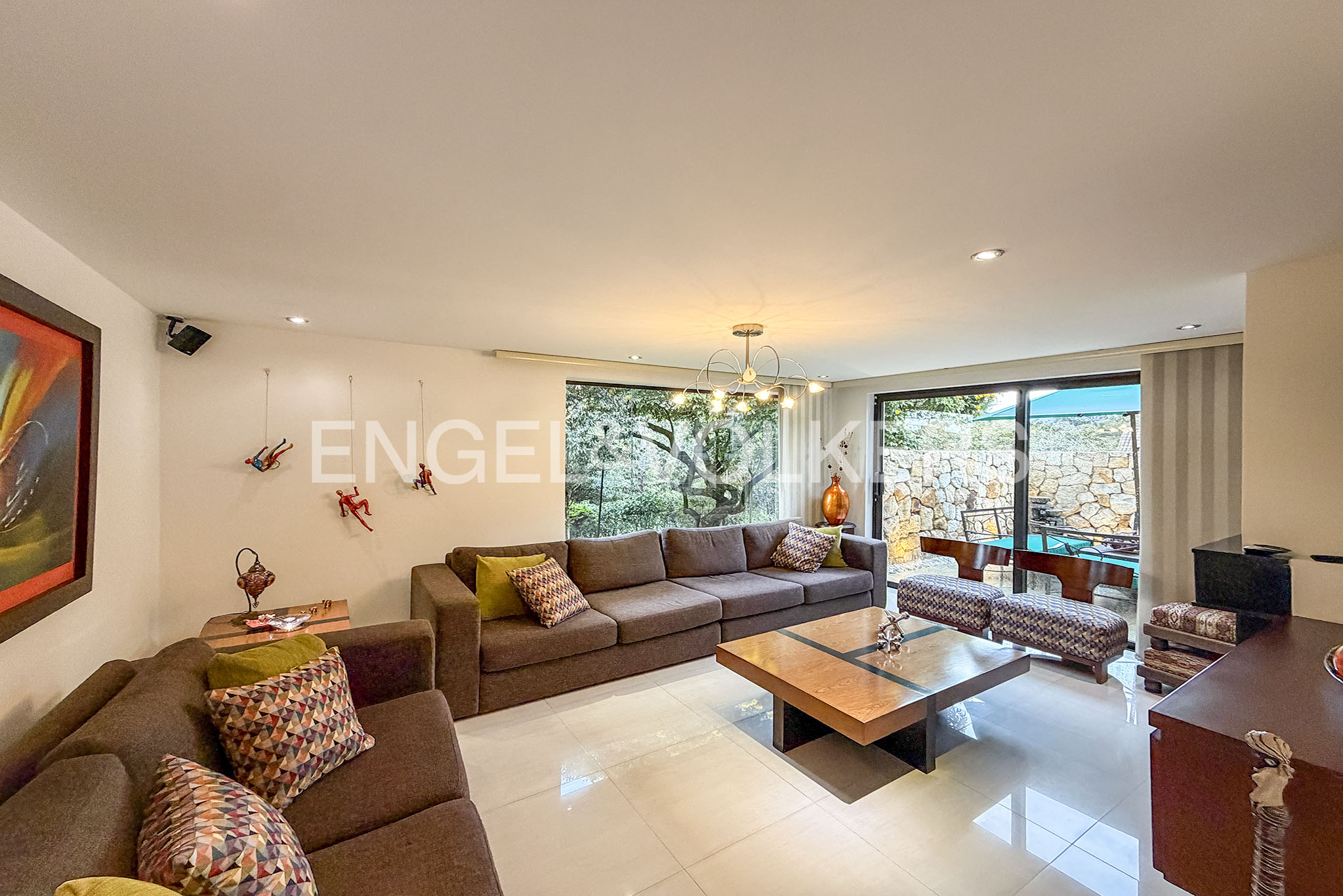 Casa con vista verde y terrazas para venta en La Arboleda