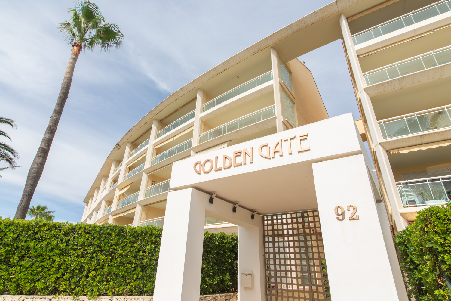 Spektakuläre, frisch renovierte Wohnung in der Wohnanlage Golden Gate!