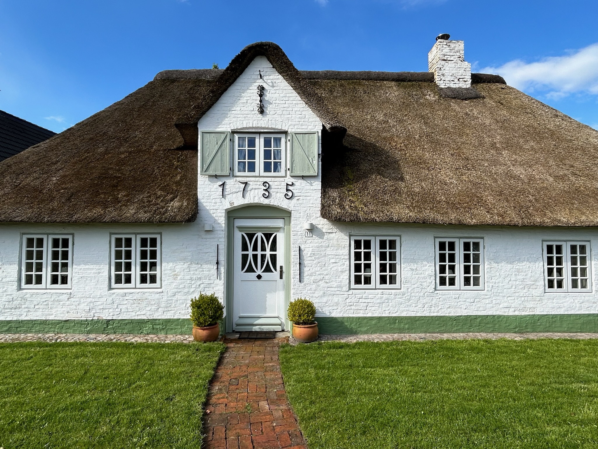 Zeitlose Eleganz unter Reet – Umfassend saniertes und restauriertes Bauernhaus mit hochwertiger Ausstattung und etablierter Feriennutzung