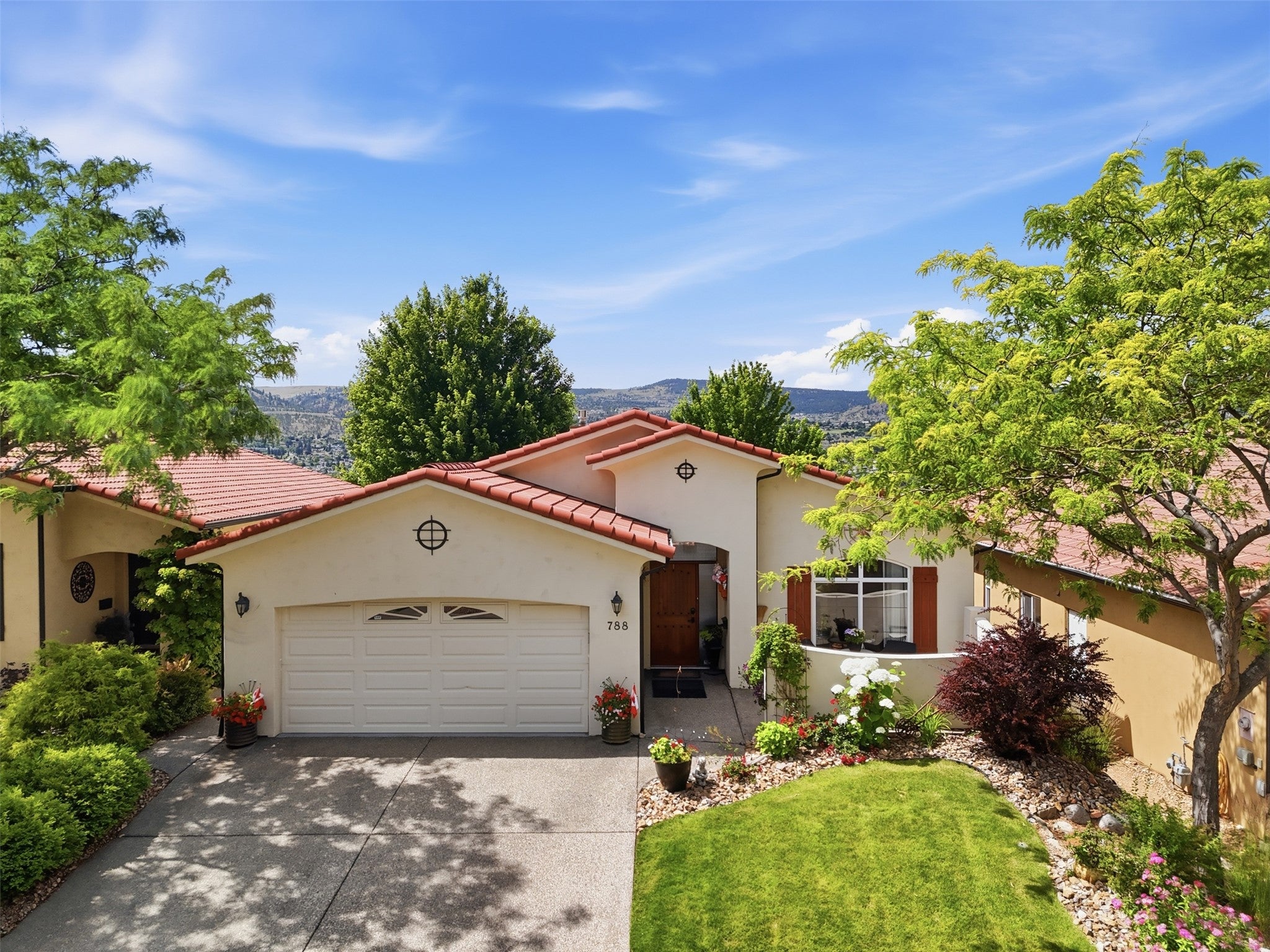 Level-Entry Executive Home With Breathtaking Panoramic Views